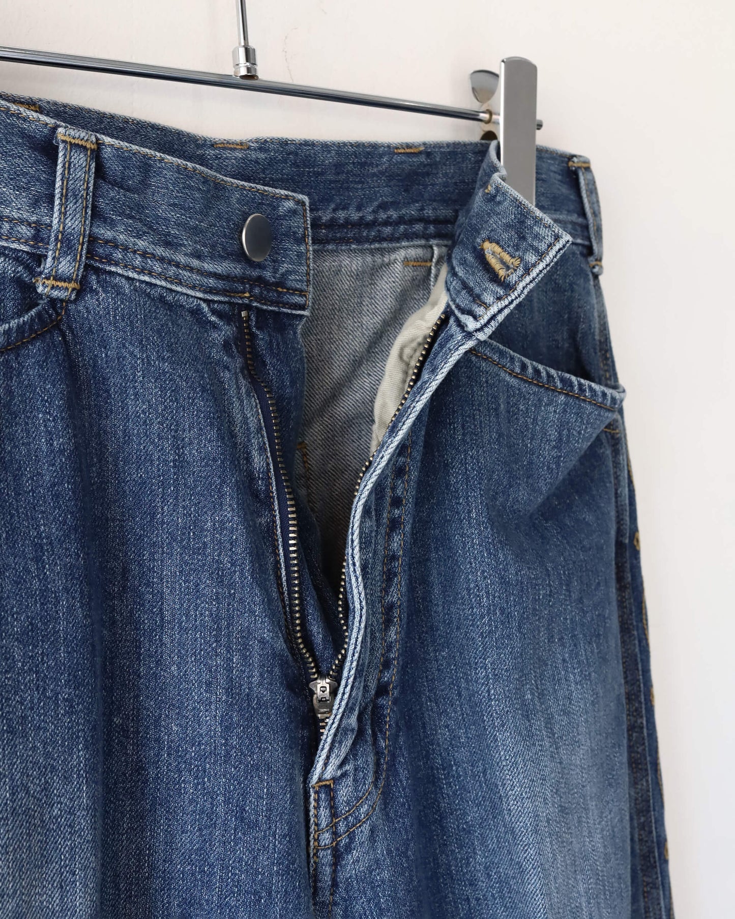 WIDE EMBROIDERY DENIM PANTS "WASHED INDIGO"