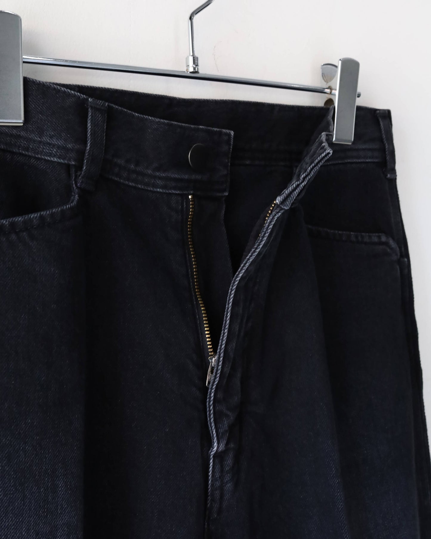 WIDE EMBROIDERY DENIM PANTS "WASHED BLACK"