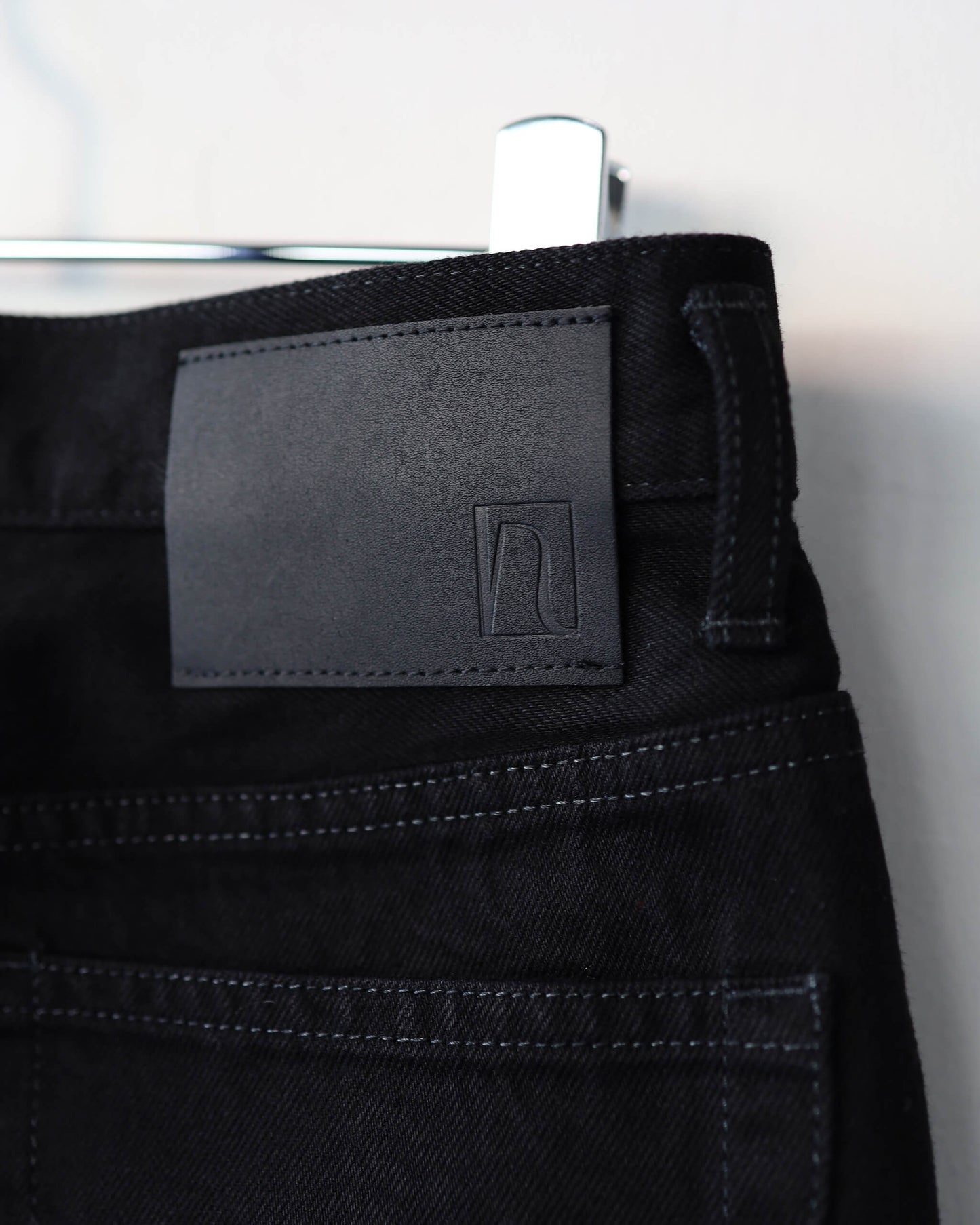 ONE WASH BLACK DENIM ASHLEY JEANS "BLACK"