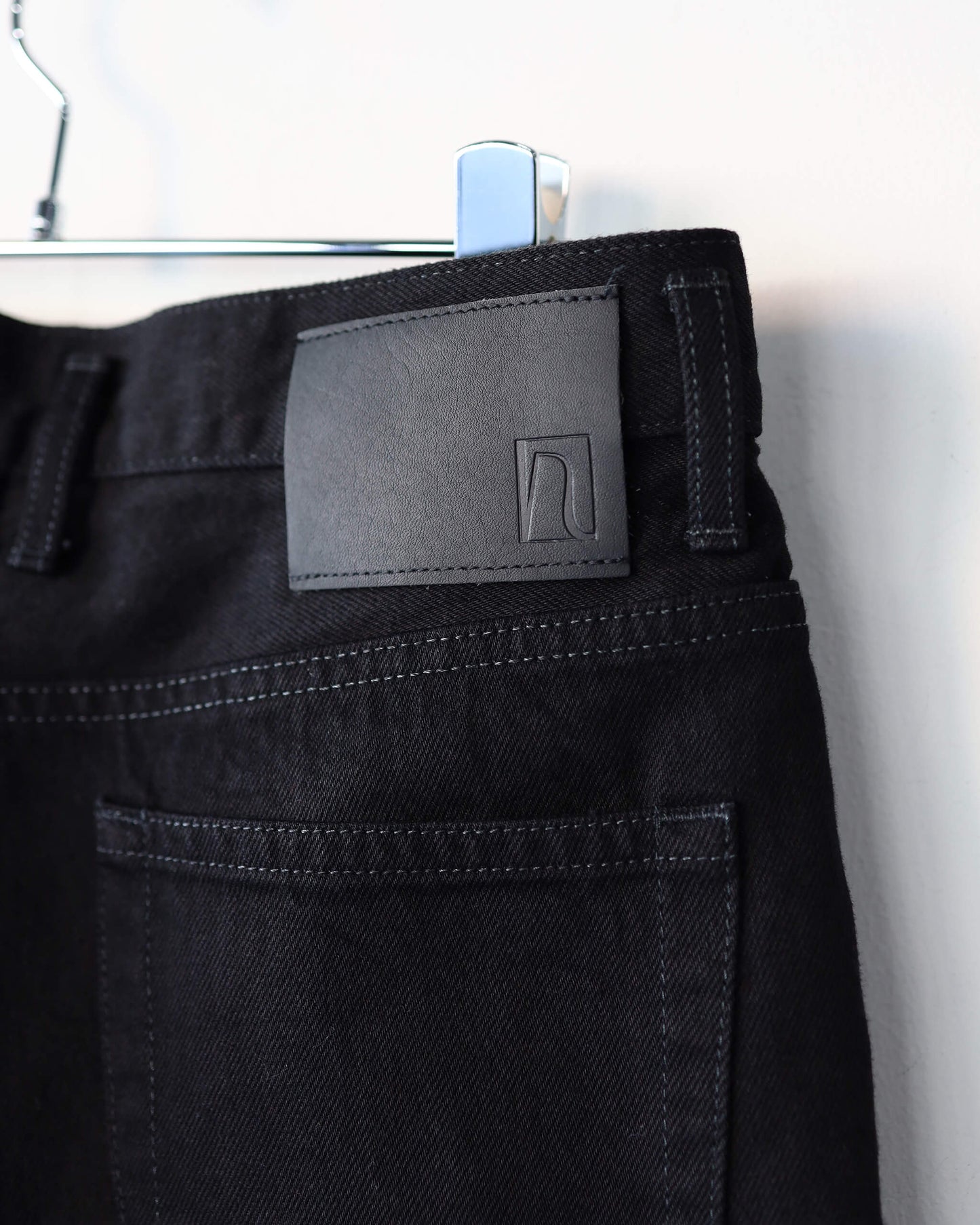 ONE WASH BLACK DENIM ROBERTS "BLACK"