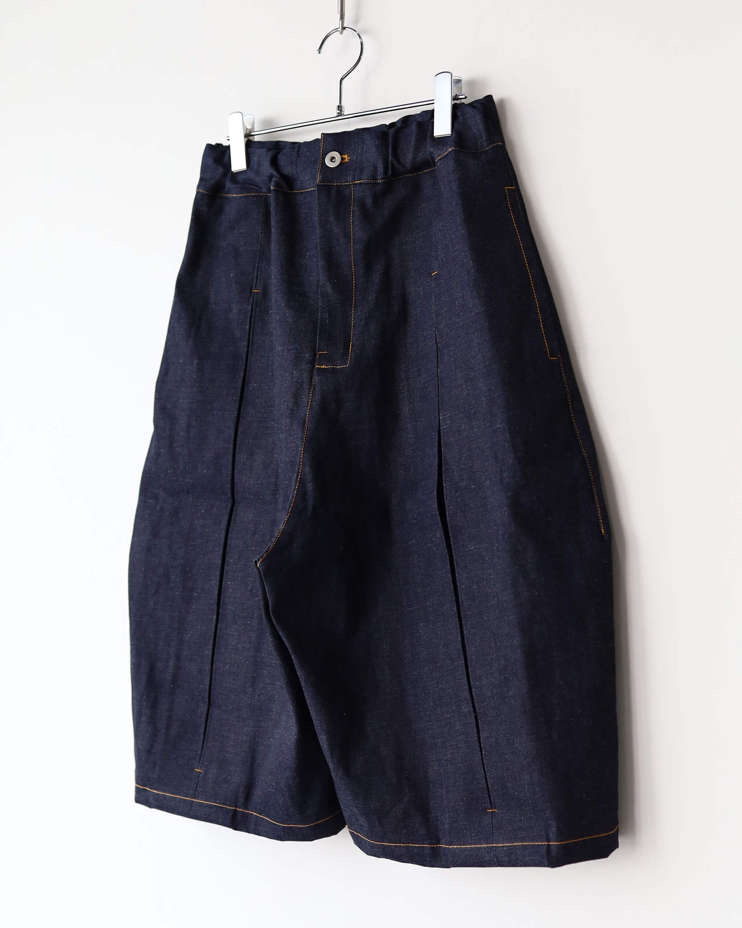 BOX PLEAT SHORT "RAW DENIM"