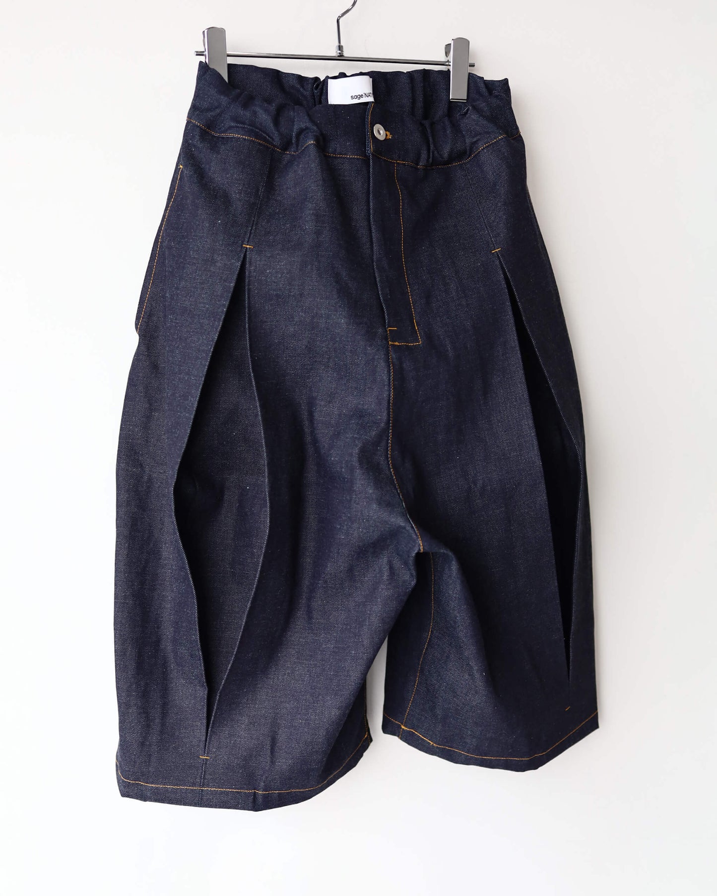 BOX PLEAT SHORT "RAW DENIM"