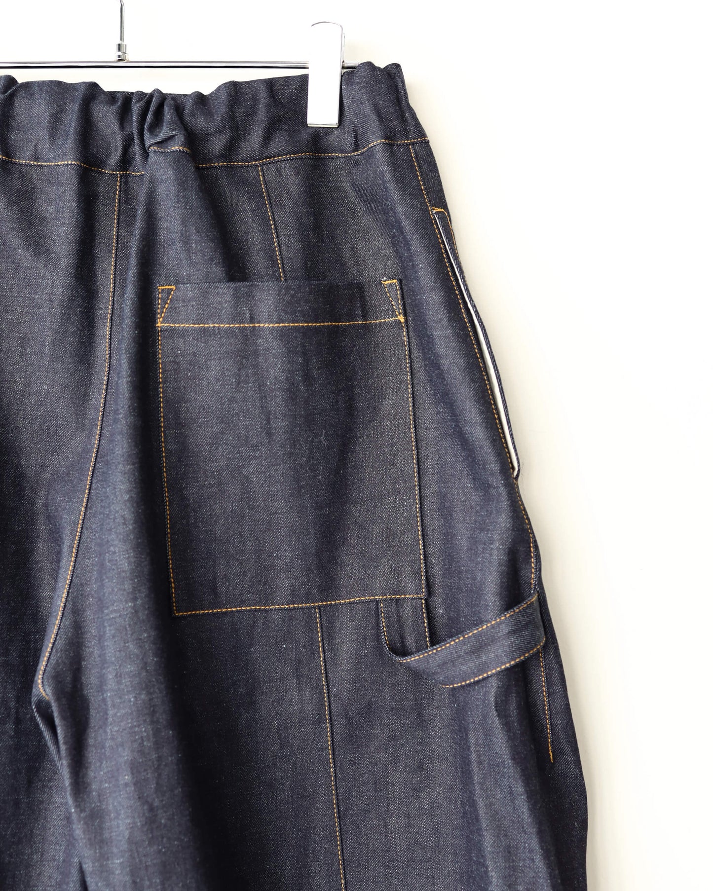 BOX PLEAT SHORT "RAW DENIM"