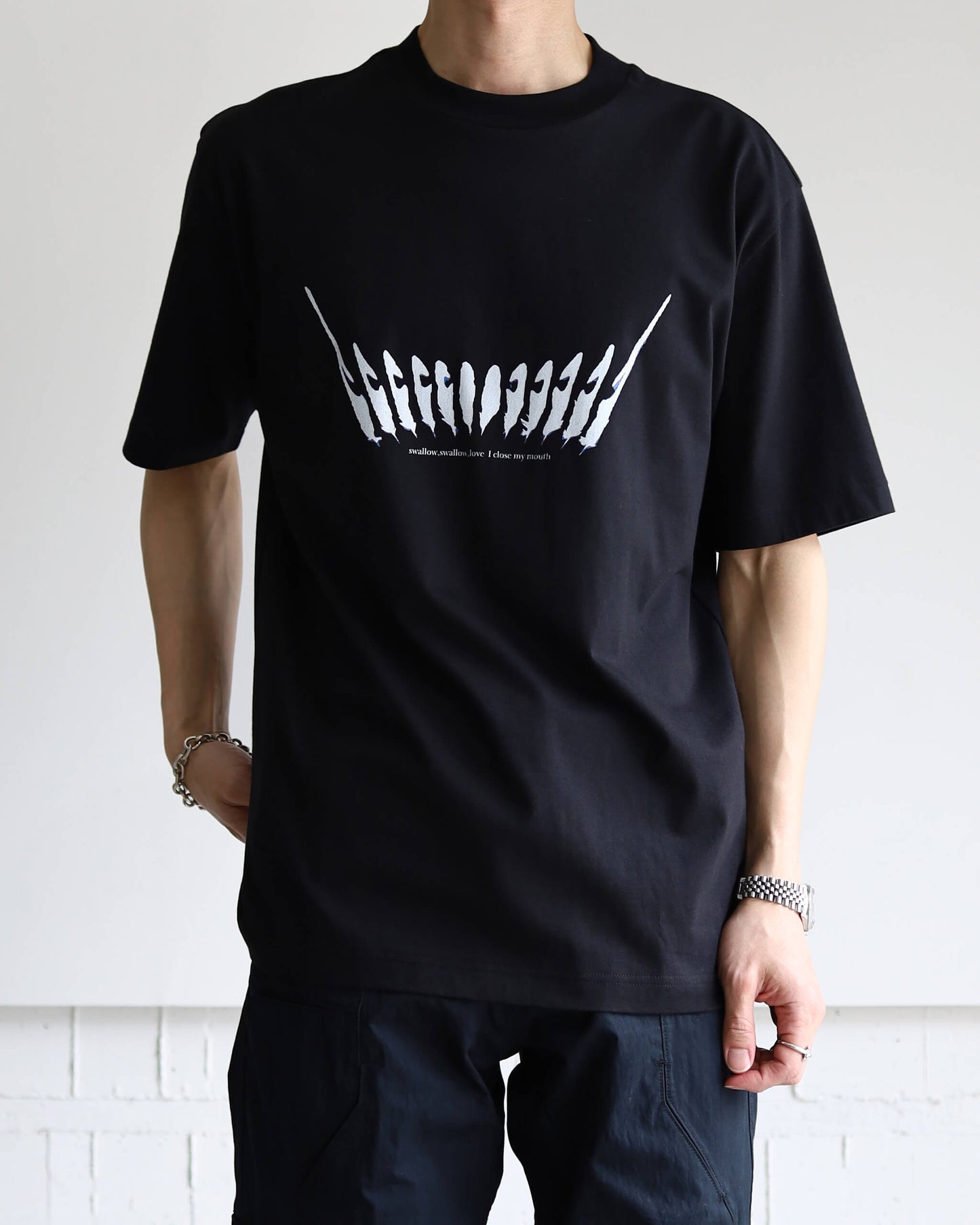 SWALLOW'S FEATHER PRINT T-SHIRT "Bk"