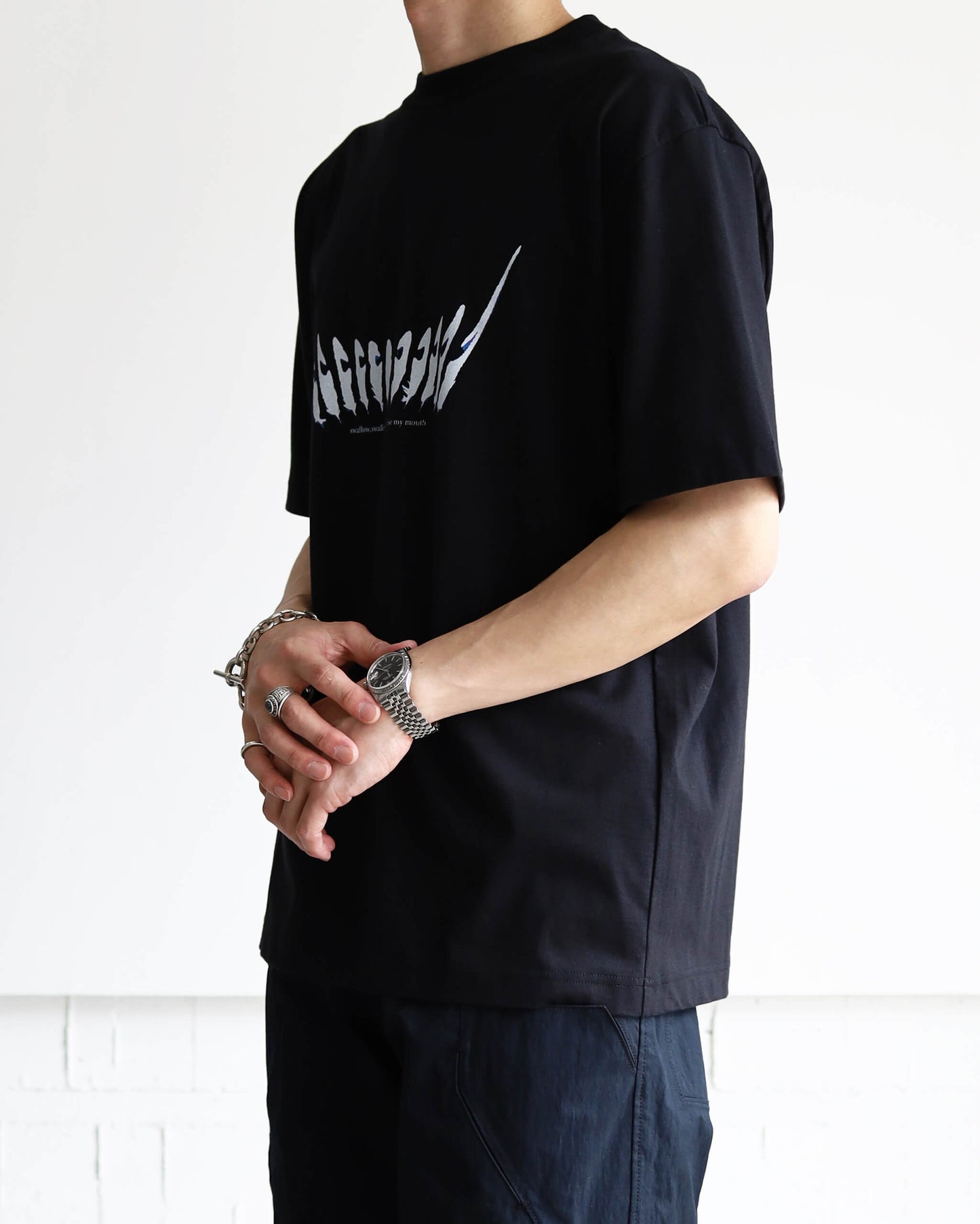 SWALLOW'S FEATHER PRINT T-SHIRT "Bk"