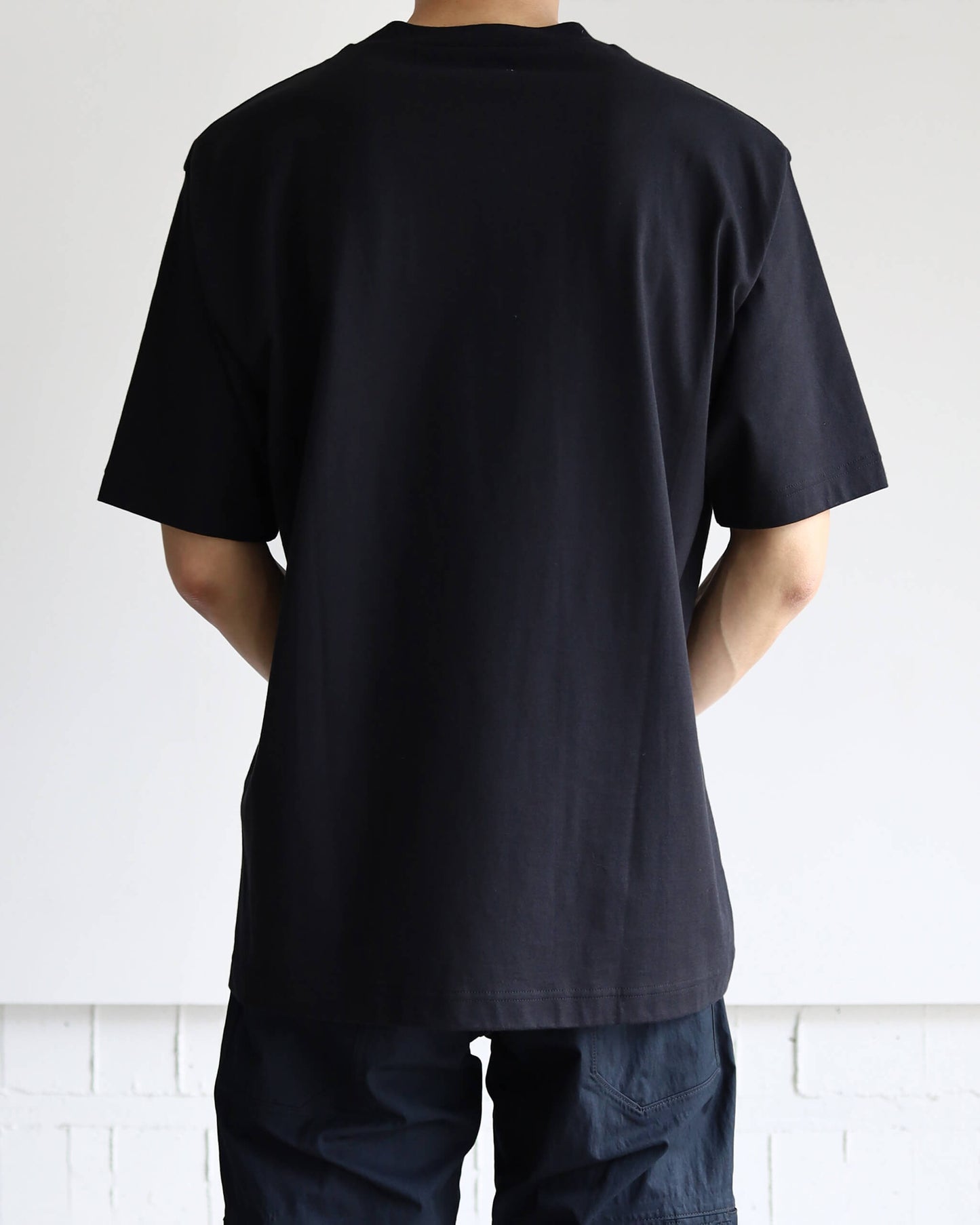 SWALLOW'S FEATHER PRINT T-SHIRT "Bk"
