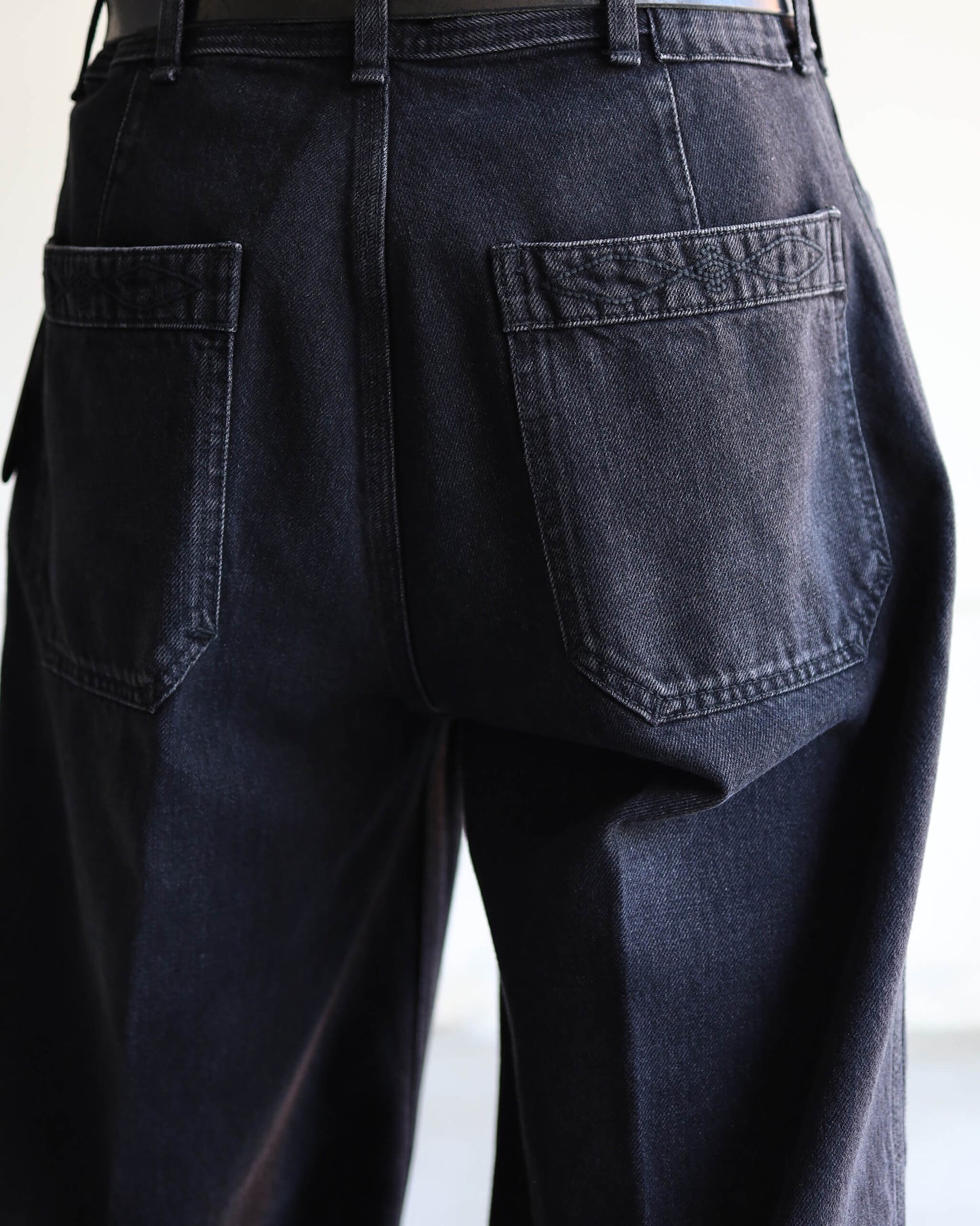 WIDE EMBROIDERY DENIM PANTS "WASHED BLACK"