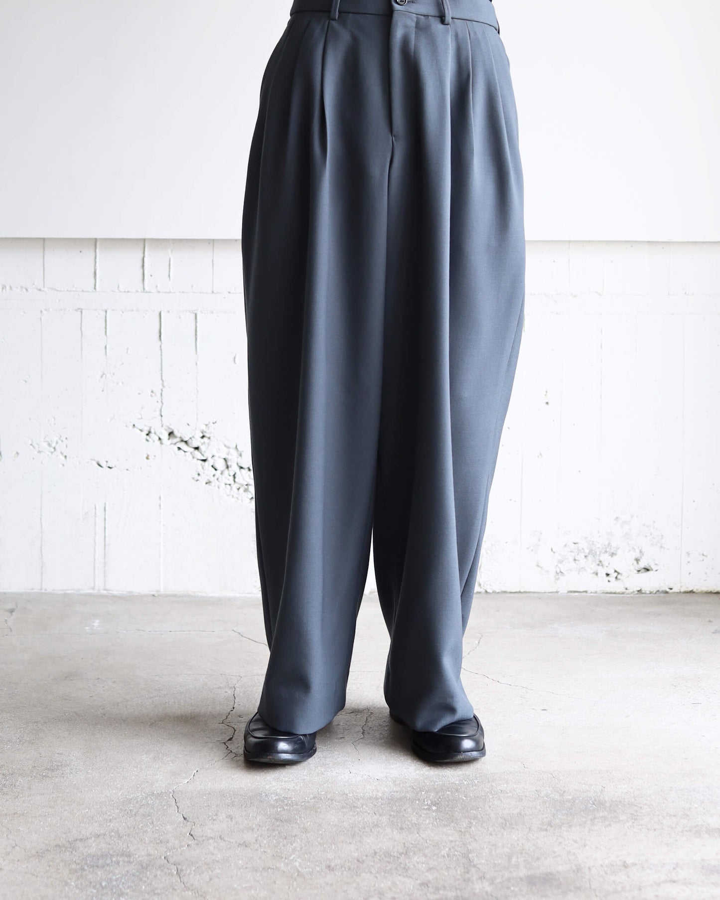 TRIPLE PLEATED WIDE TROUSERS ORGANIC WOOL SURVIVAL CLOTH®︎ "DOLPHIN GRAY"