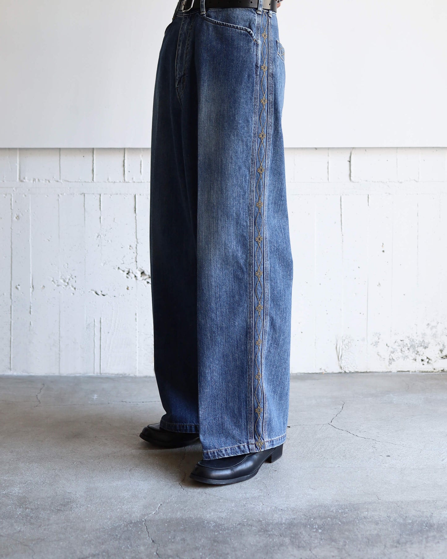 WIDE EMBROIDERY DENIM PANTS "WASHED INDIGO"