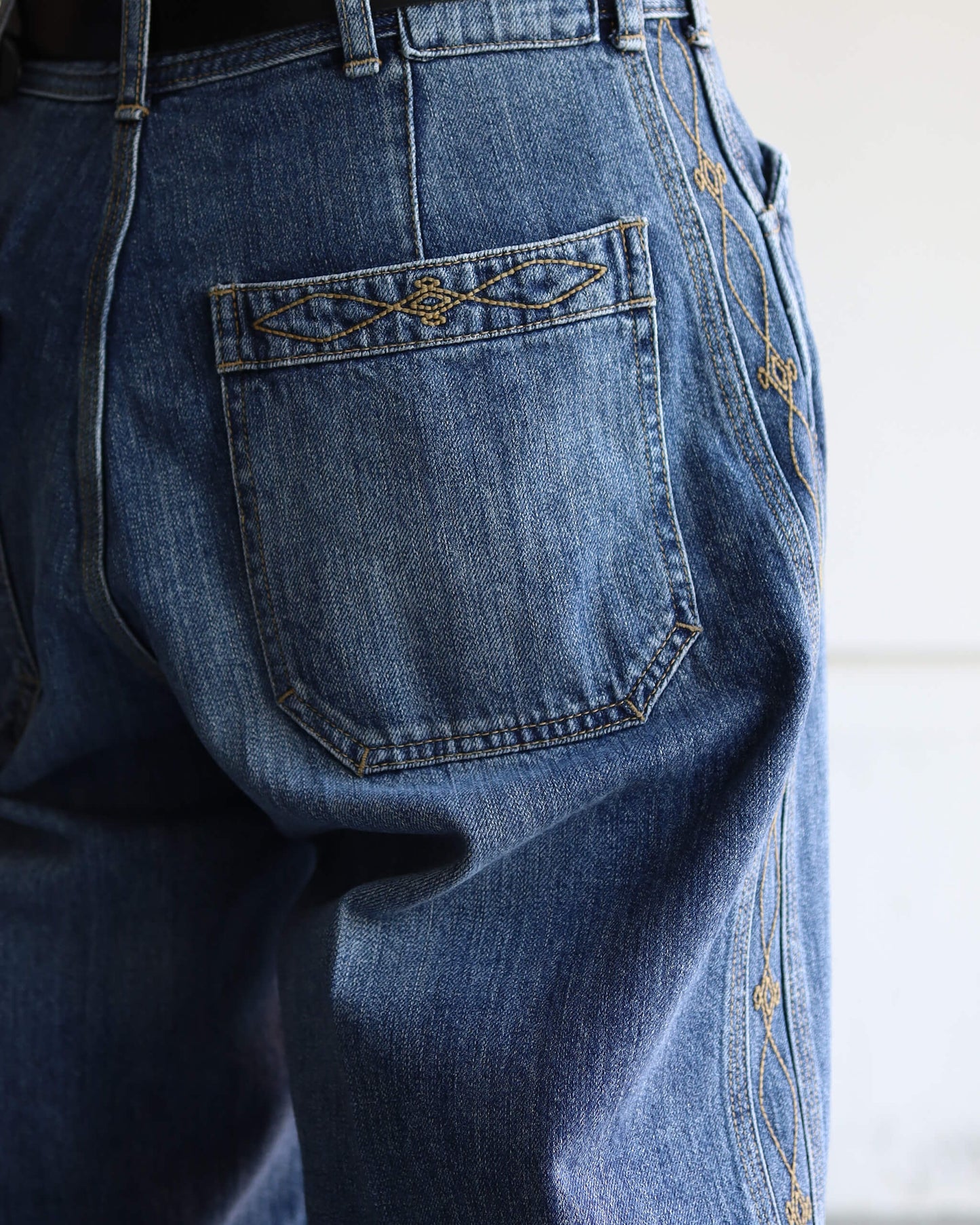WIDE EMBROIDERY DENIM PANTS "WASHED INDIGO"