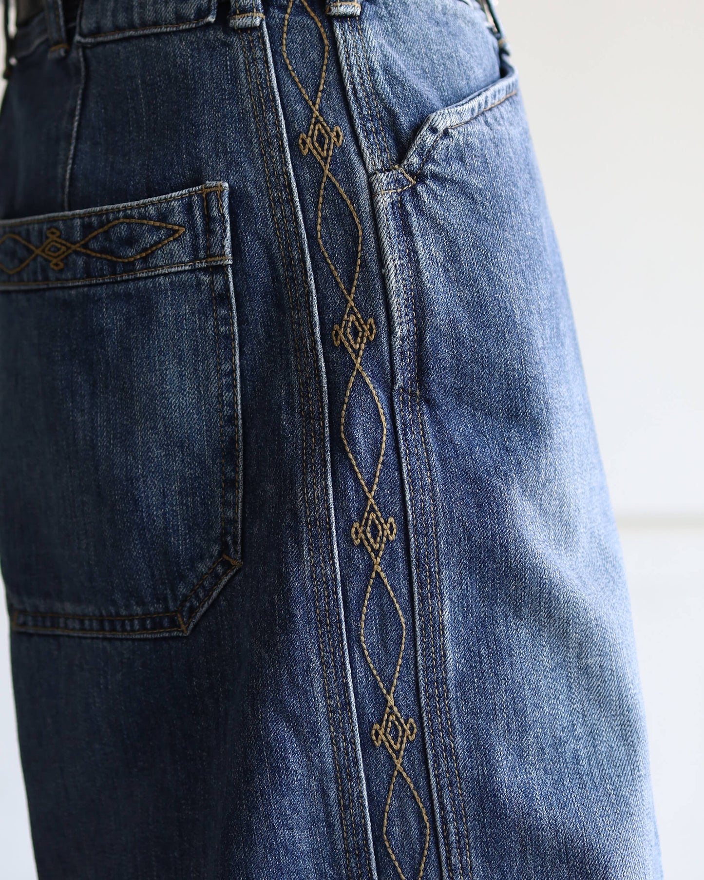WIDE EMBROIDERY DENIM PANTS "WASHED INDIGO"
