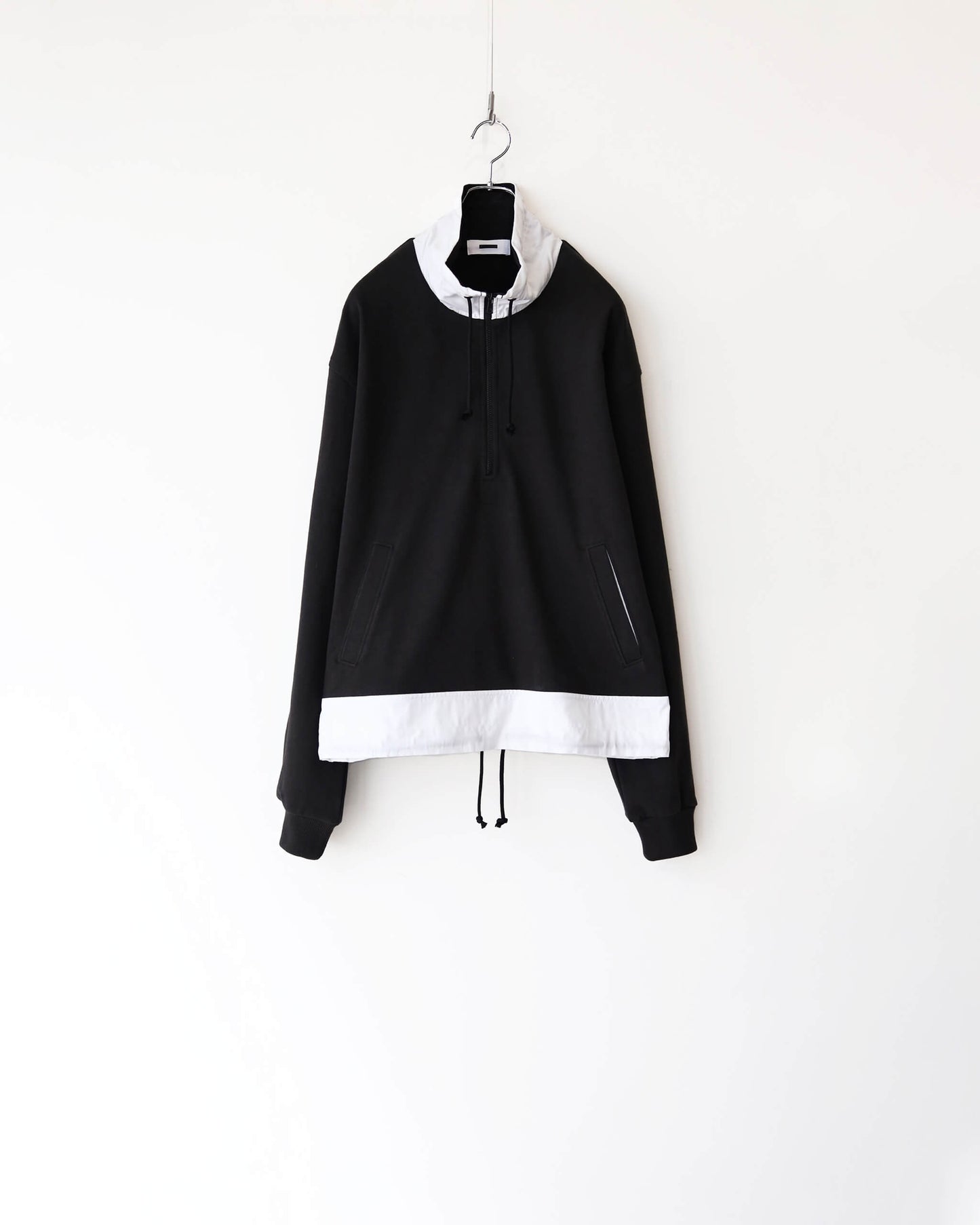 STAND COLLAR HALF ZIP SWEAT "BLACK × WHITE"