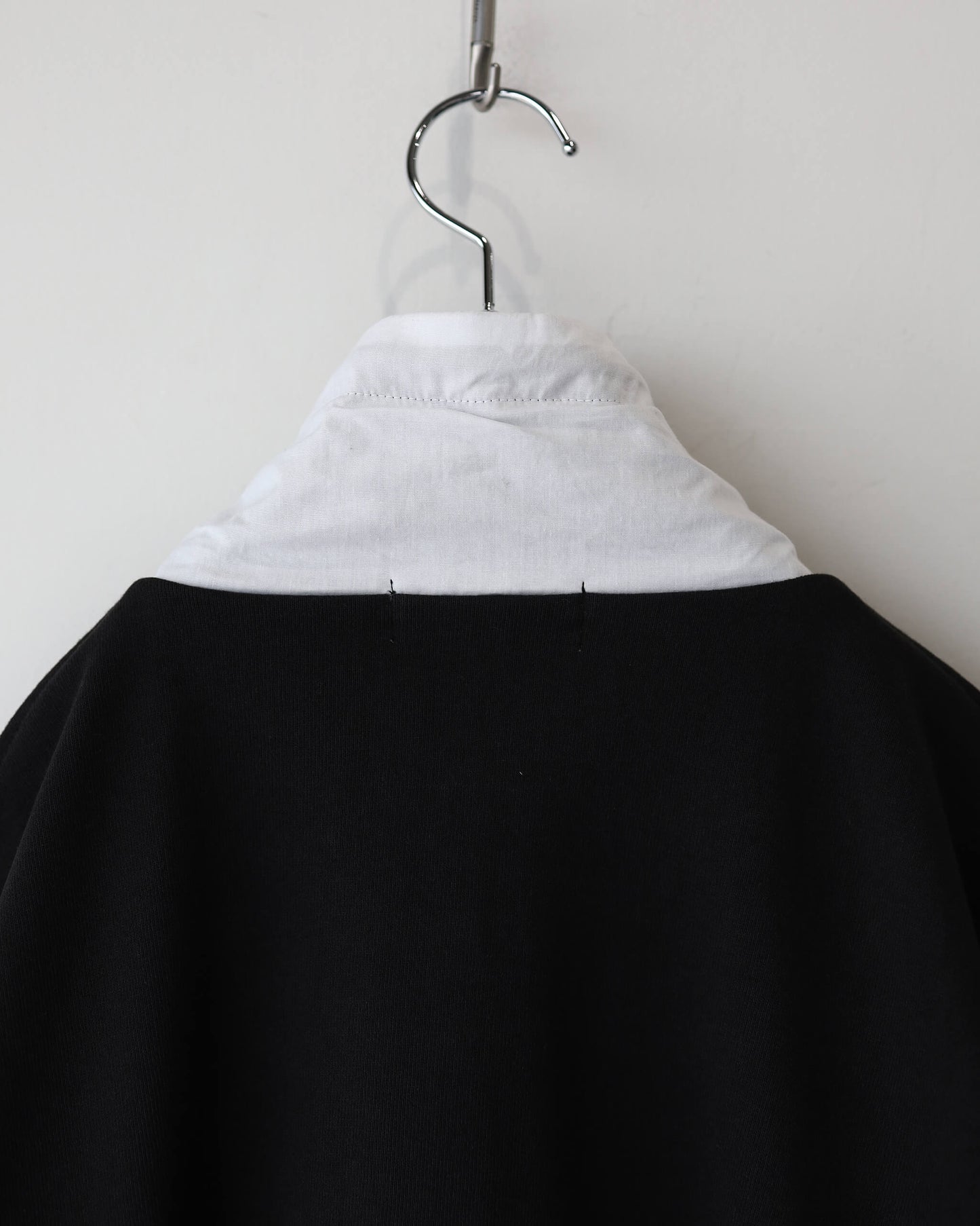 STAND COLLAR HALF ZIP SWEAT "BLACK × WHITE"