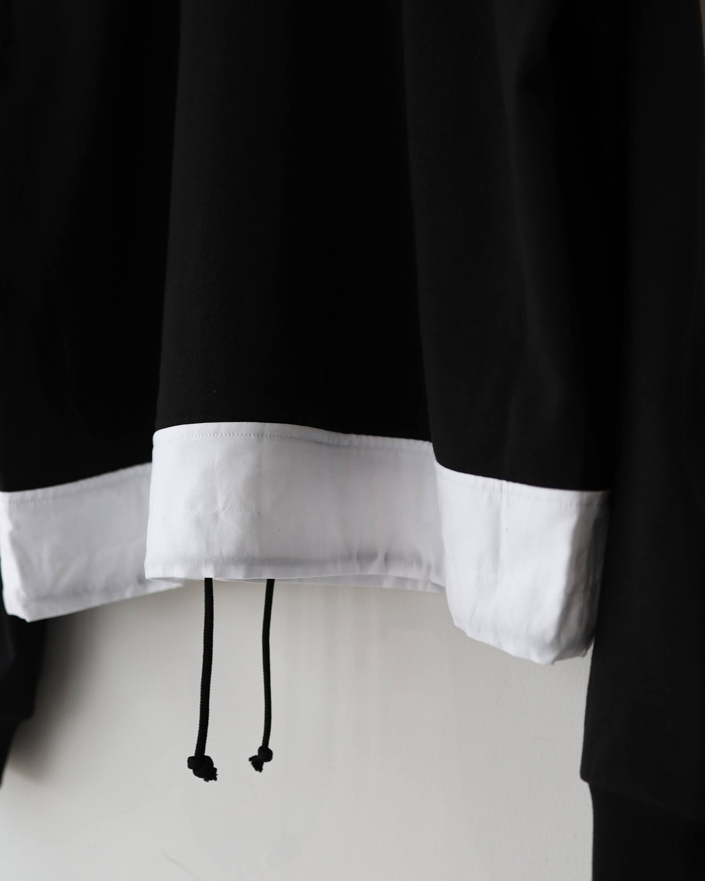 STAND COLLAR HALF ZIP SWEAT "BLACK × WHITE"