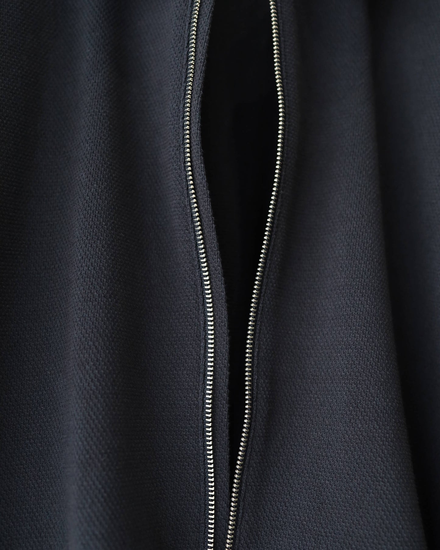 HALF ZIP PIQUE "BLACK"