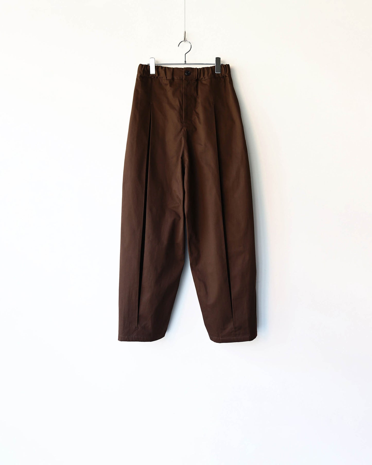 BOX PLEAT TROUSER "BROWN"