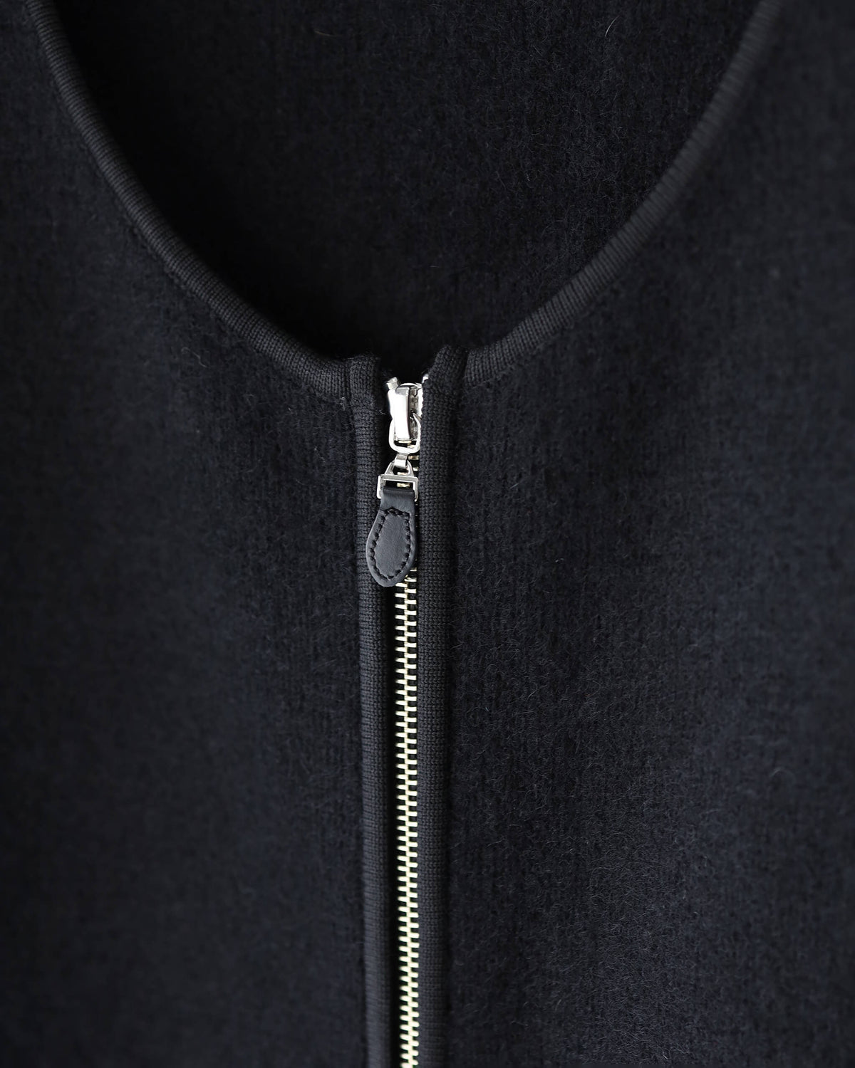 Innocent YAK Zip-up vest "Black"