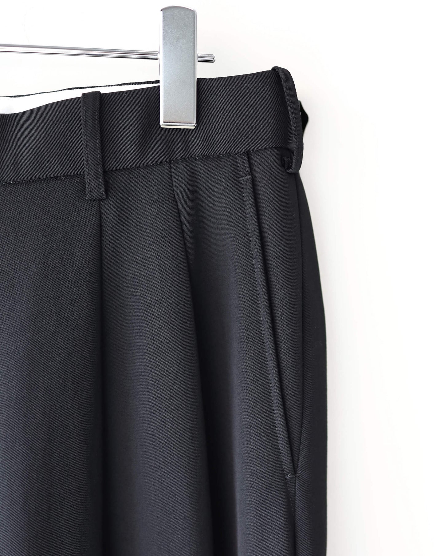 TWO TUCK BAGGY TROUSERS 2/60 WASHER WOOL GABARDINE "BLACK"