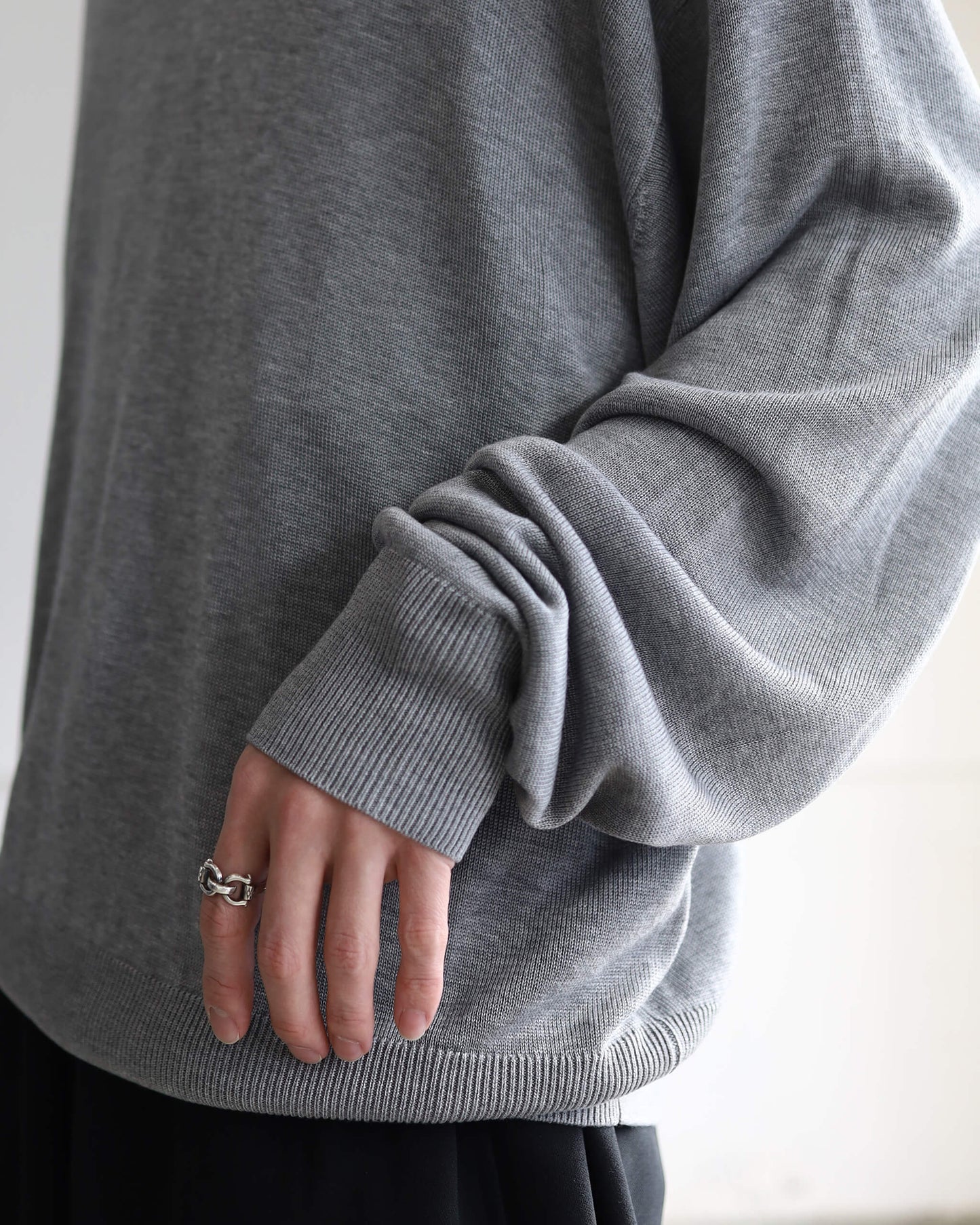 CREW-NECK SWEATER "TOP GRAY"