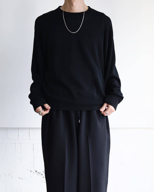 CREW-NECK SWEATER "BLACK"