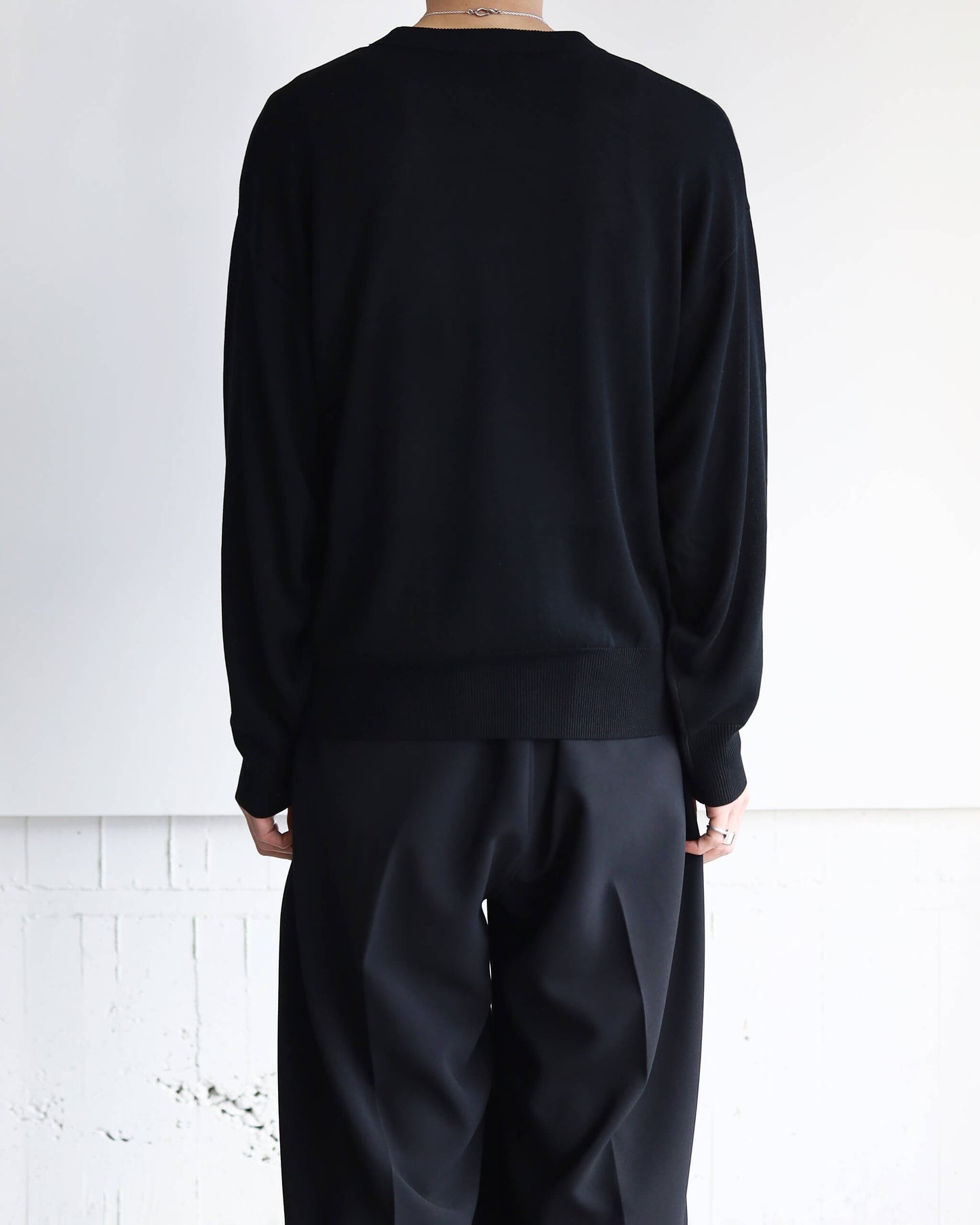CREW-NECK SWEATER "BLACK"