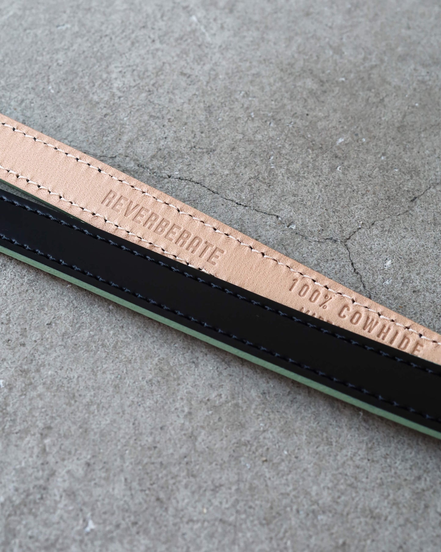 LEATHER NECK STRAP "BLACK x GREEN"