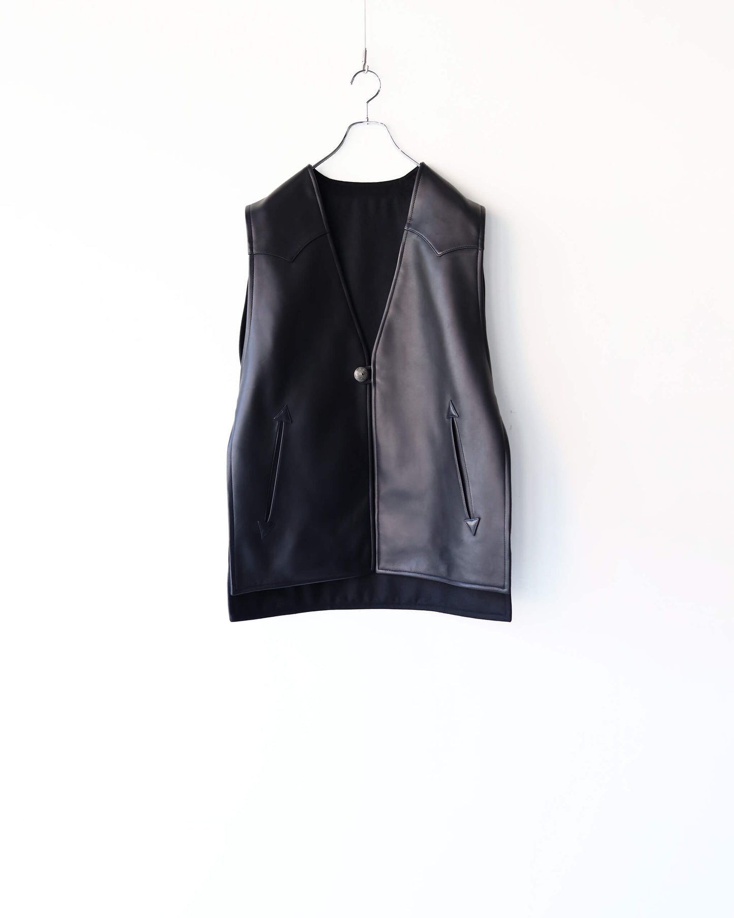 LAMB LEATHER x CASHMERE REVERSIBLE VEST "BLACK"