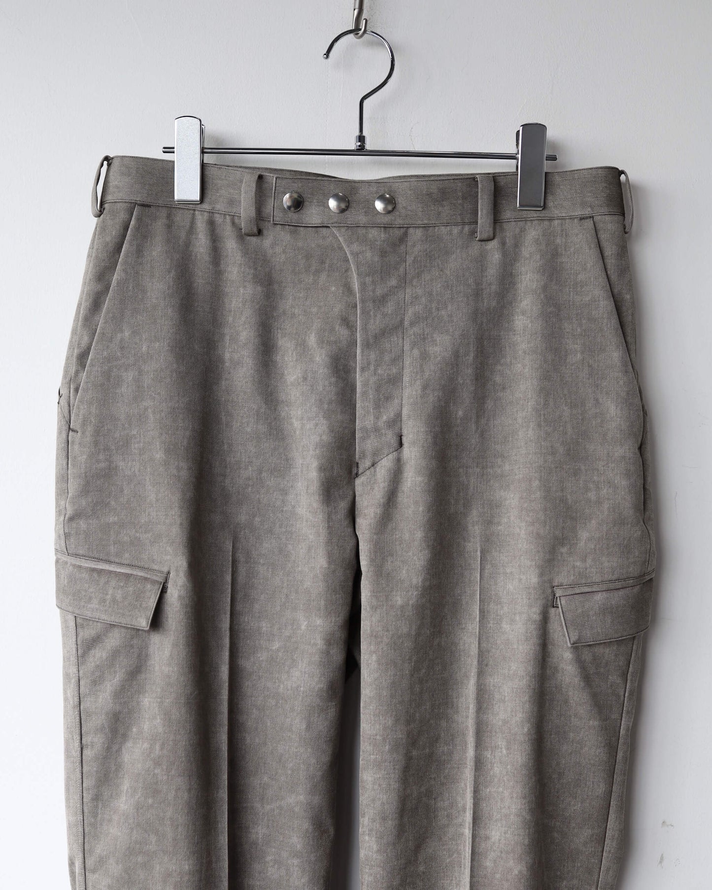 NATURAL DYED WOOL GABARDINE TROUSERS "KURE"
