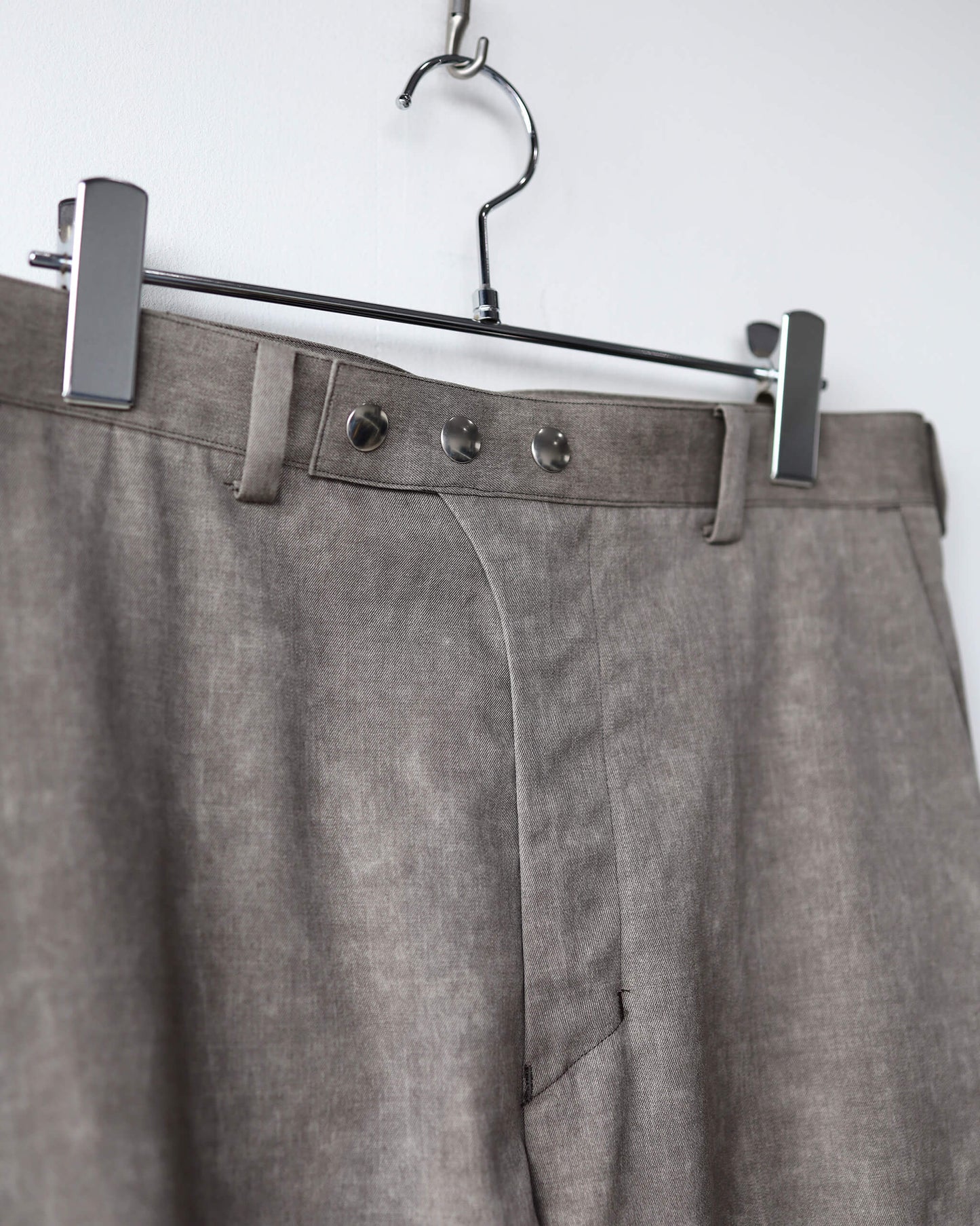 NATURAL DYED WOOL GABARDINE TROUSERS "KURE"