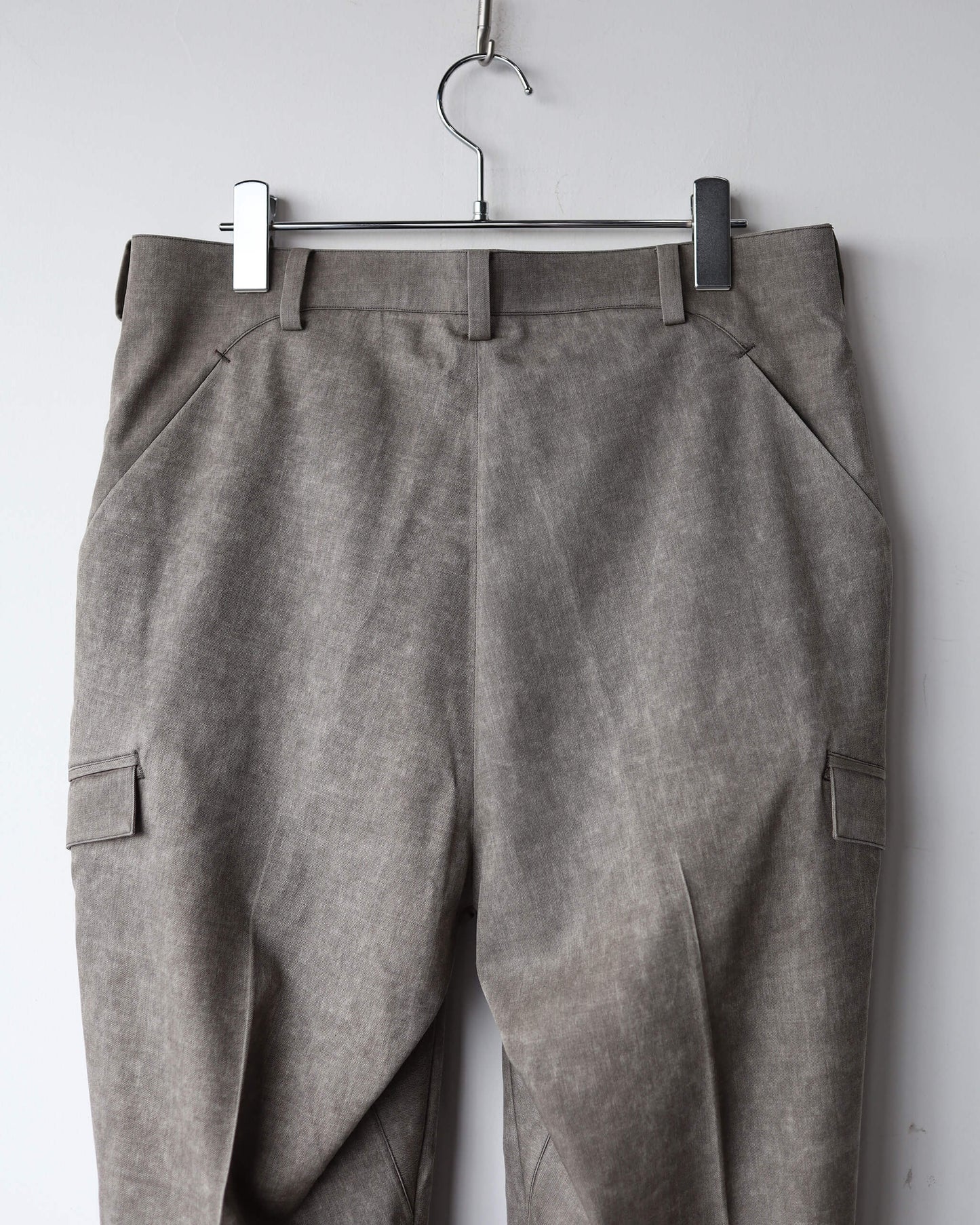 NATURAL DYED WOOL GABARDINE TROUSERS "KURE"
