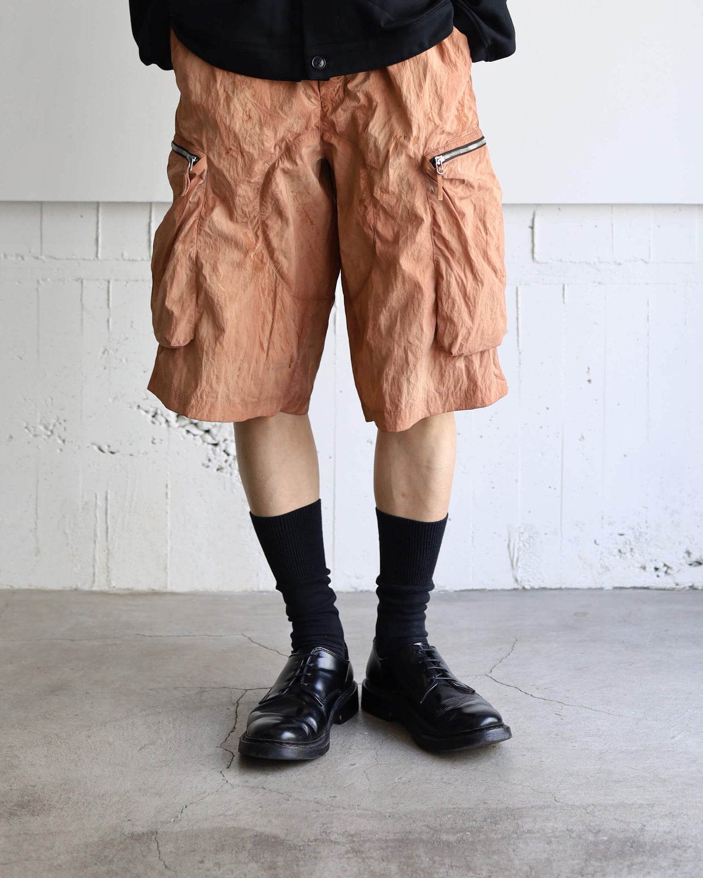 GARMENT DYED NYLON CARGO SHORTS "KAKISHIBU"