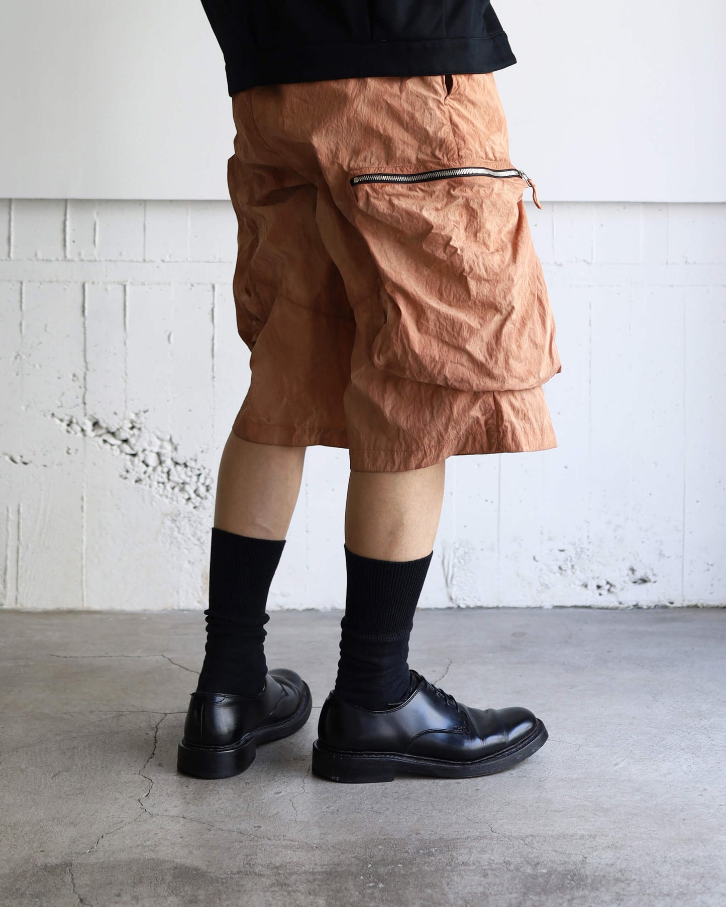 GARMENT DYED NYLON CARGO SHORTS "KAKISHIBU"