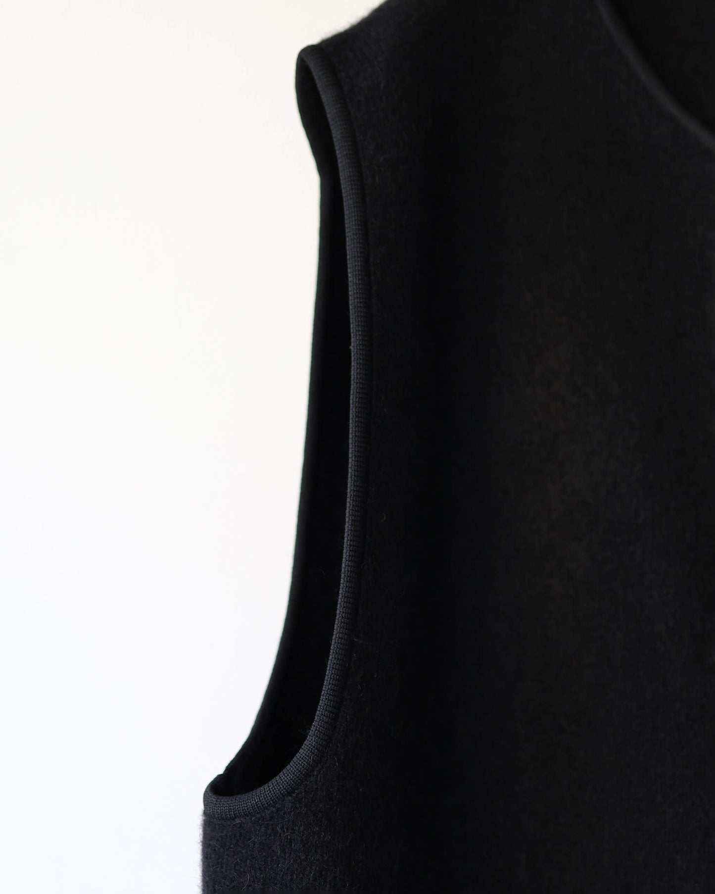 Innocent YAK Zip-up vest "Black"