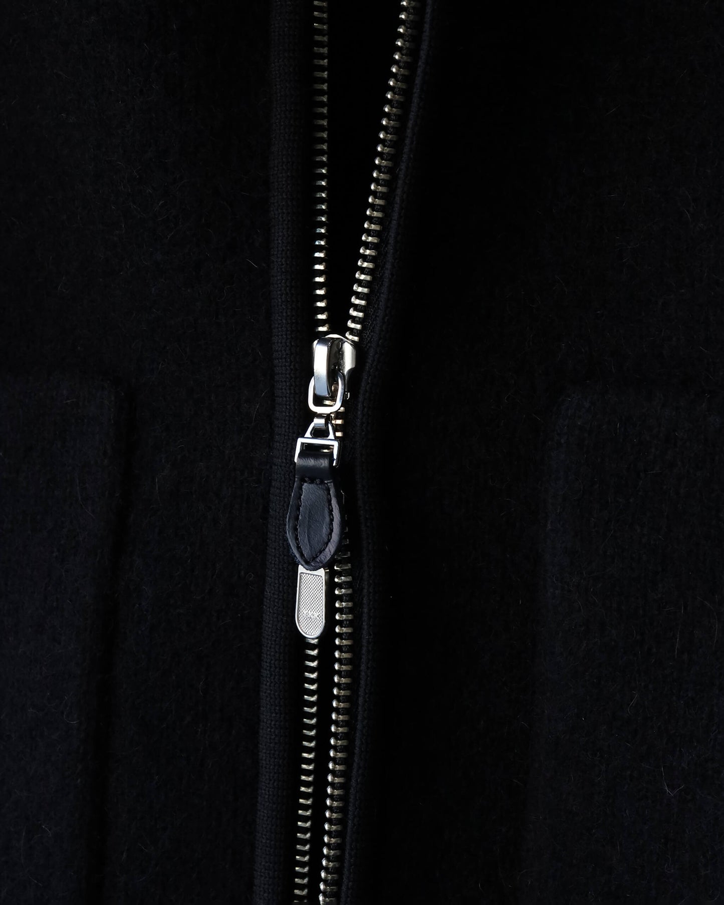Innocent YAK Zip-up vest "Black"