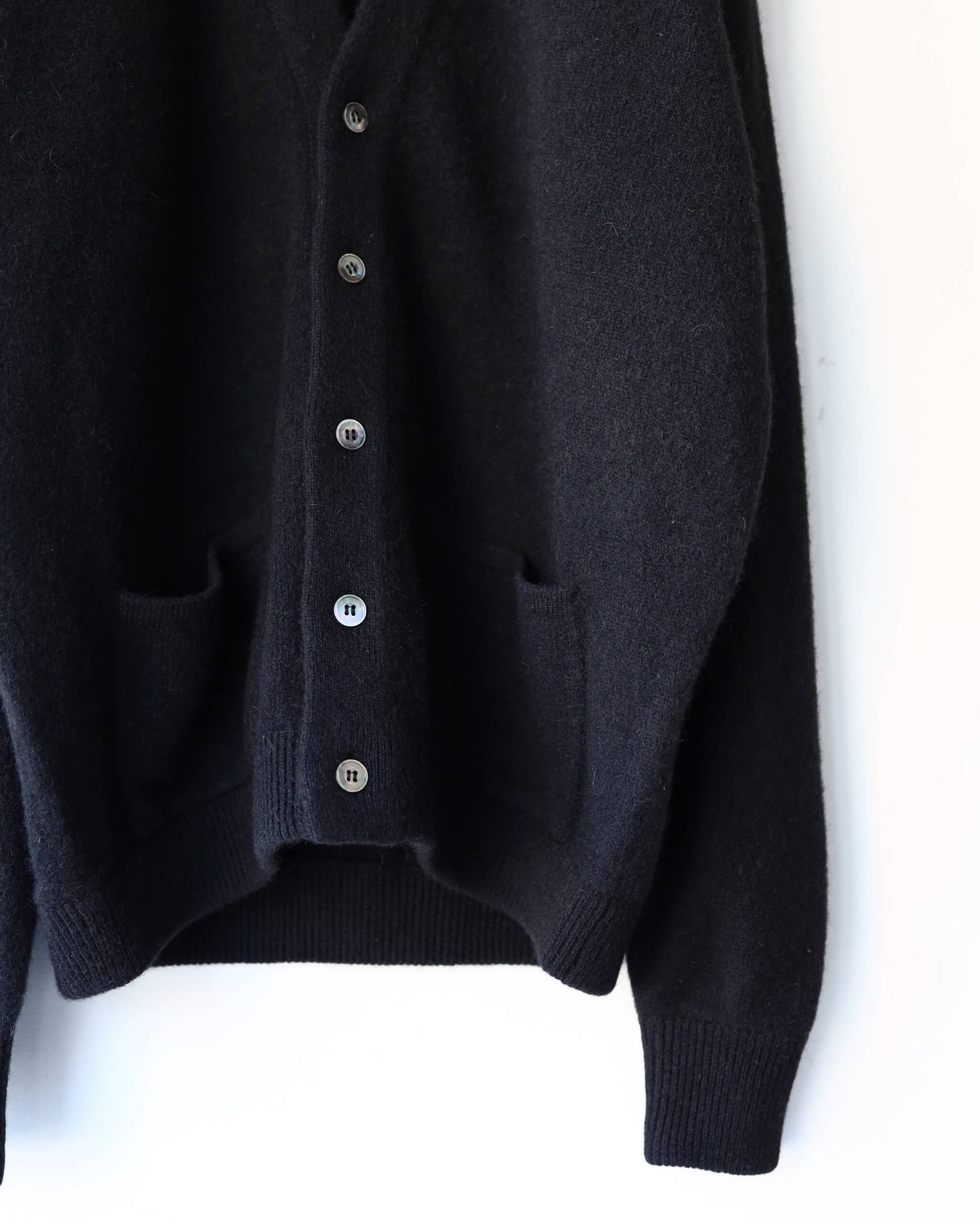 Innocent YAK Cardigan "Black"