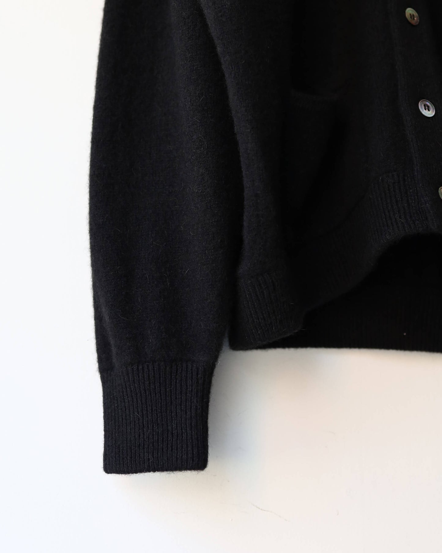 Innocent YAK Cardigan "Black"