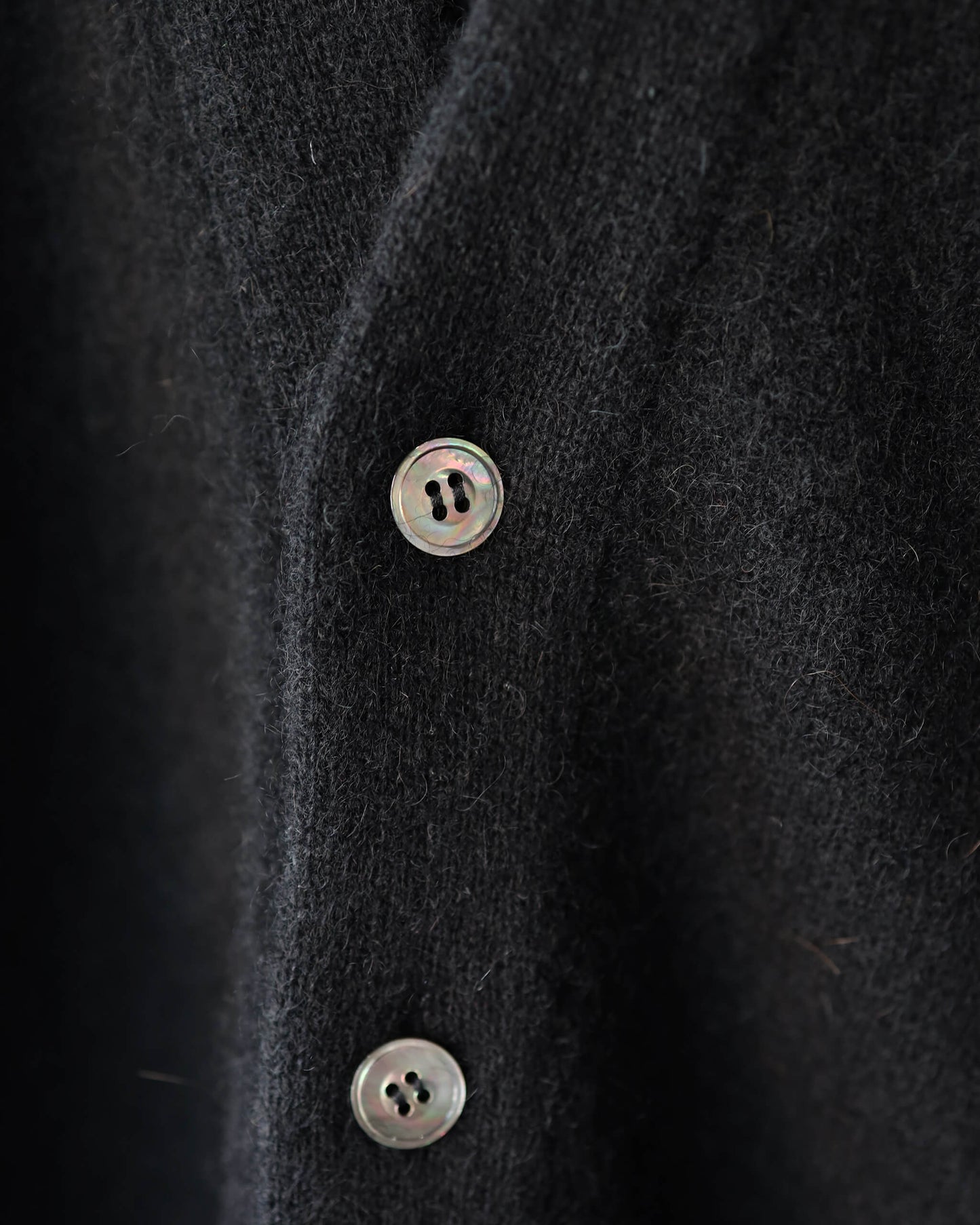 Innocent YAK Cardigan "Black"