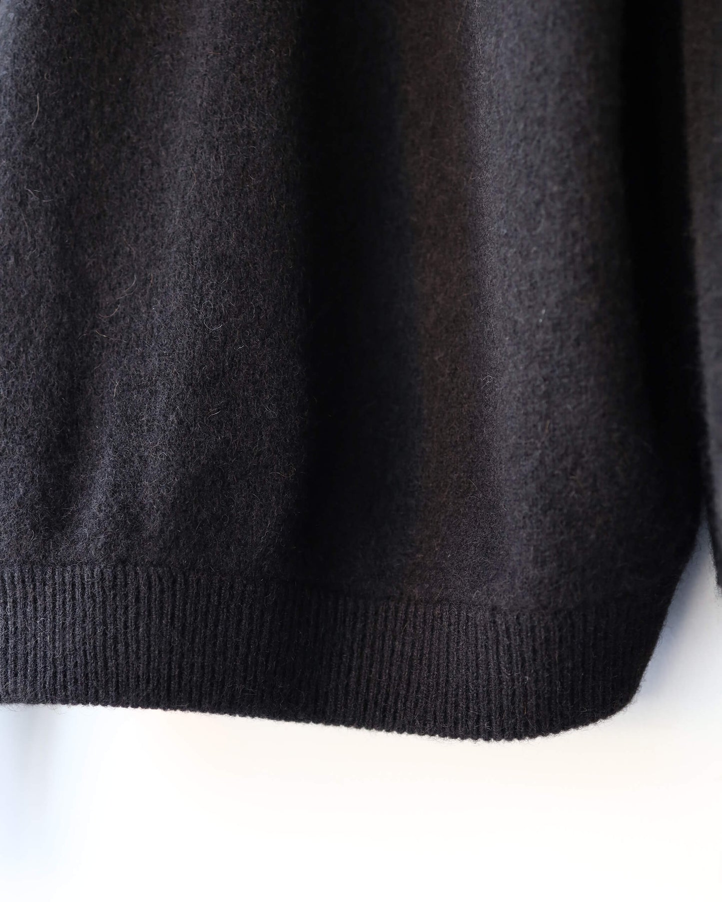 Innocent YAK Cardigan "Black"