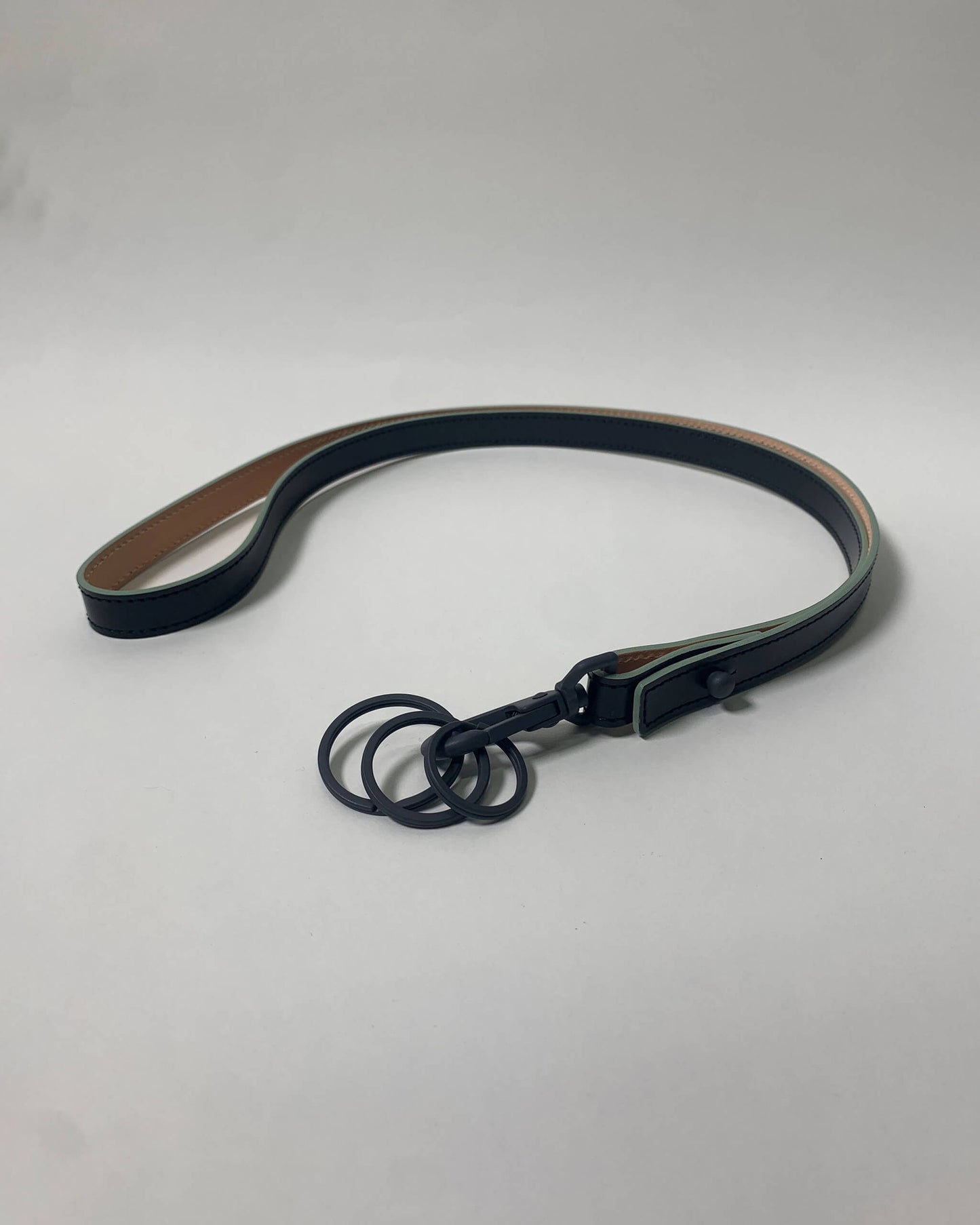LEATHER NECK STRAP "BLACK x GREEN"