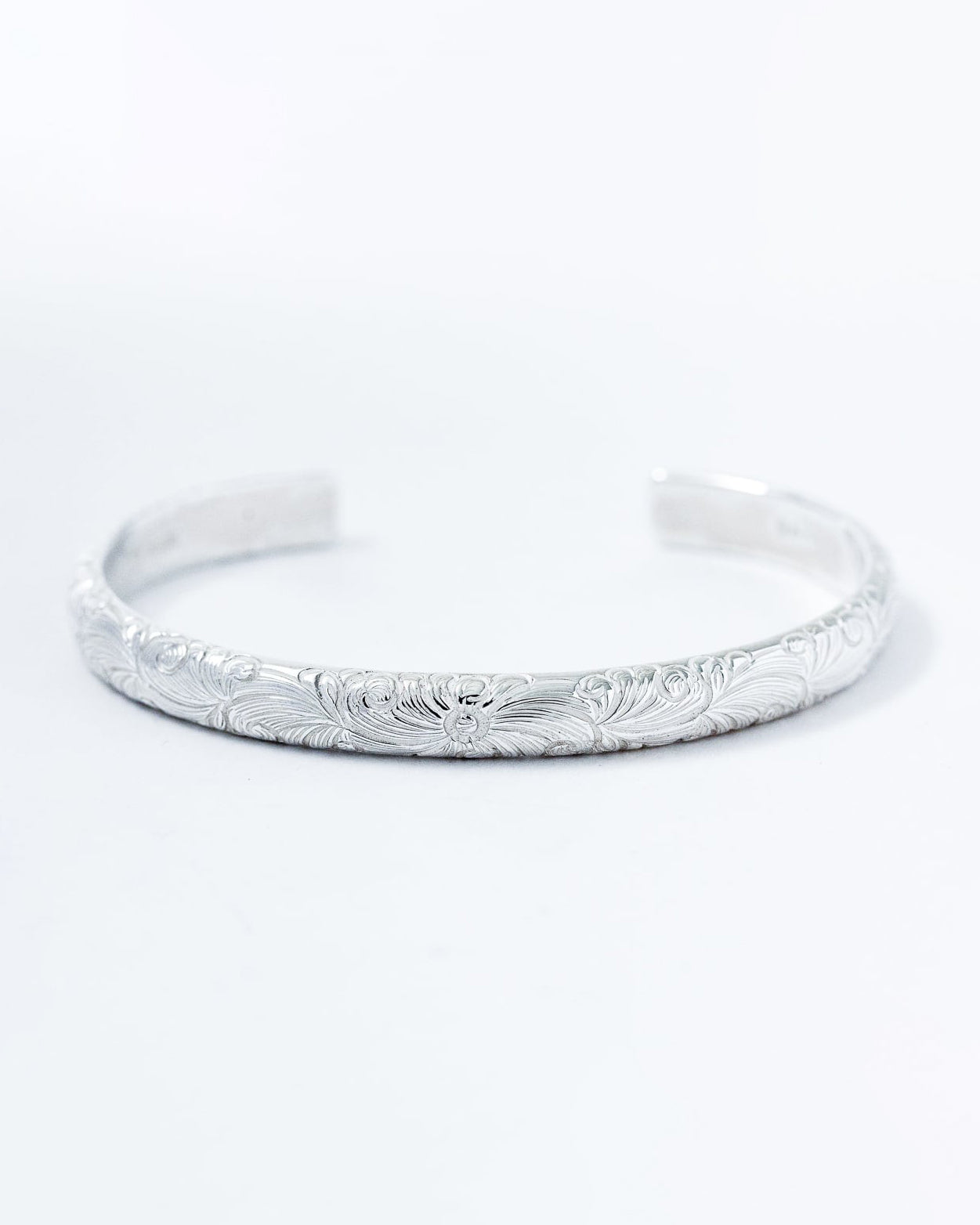 MANA Wrap Bangle/レザーバングル クロコ型押 ホワイト MANA Wrap Bangle/レザーバングル クロコ型押 ホワイト - メルカリ