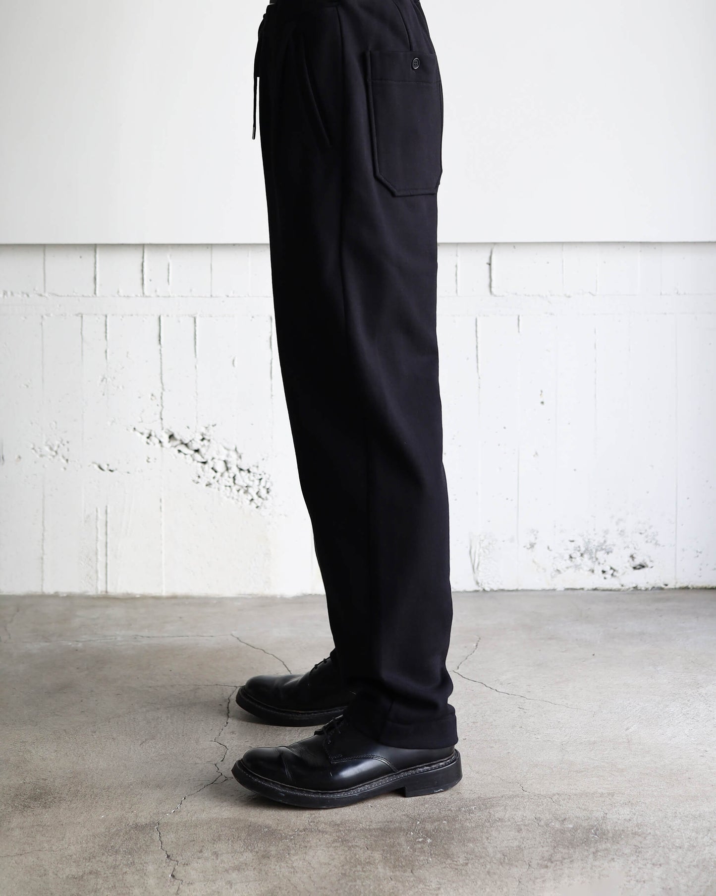 FINE LOOP BACK / PLEAT TRACK TROUSER "BLACK"