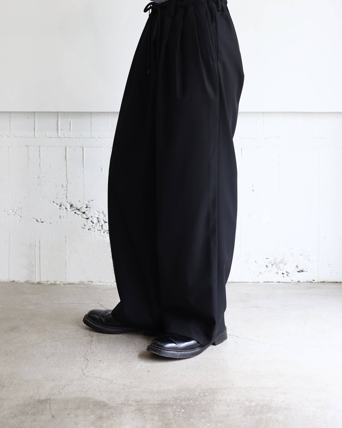 TRIPLE PLEATED EASY TROUSERS ORGANIC COTTON GABARDINE "BLACK"