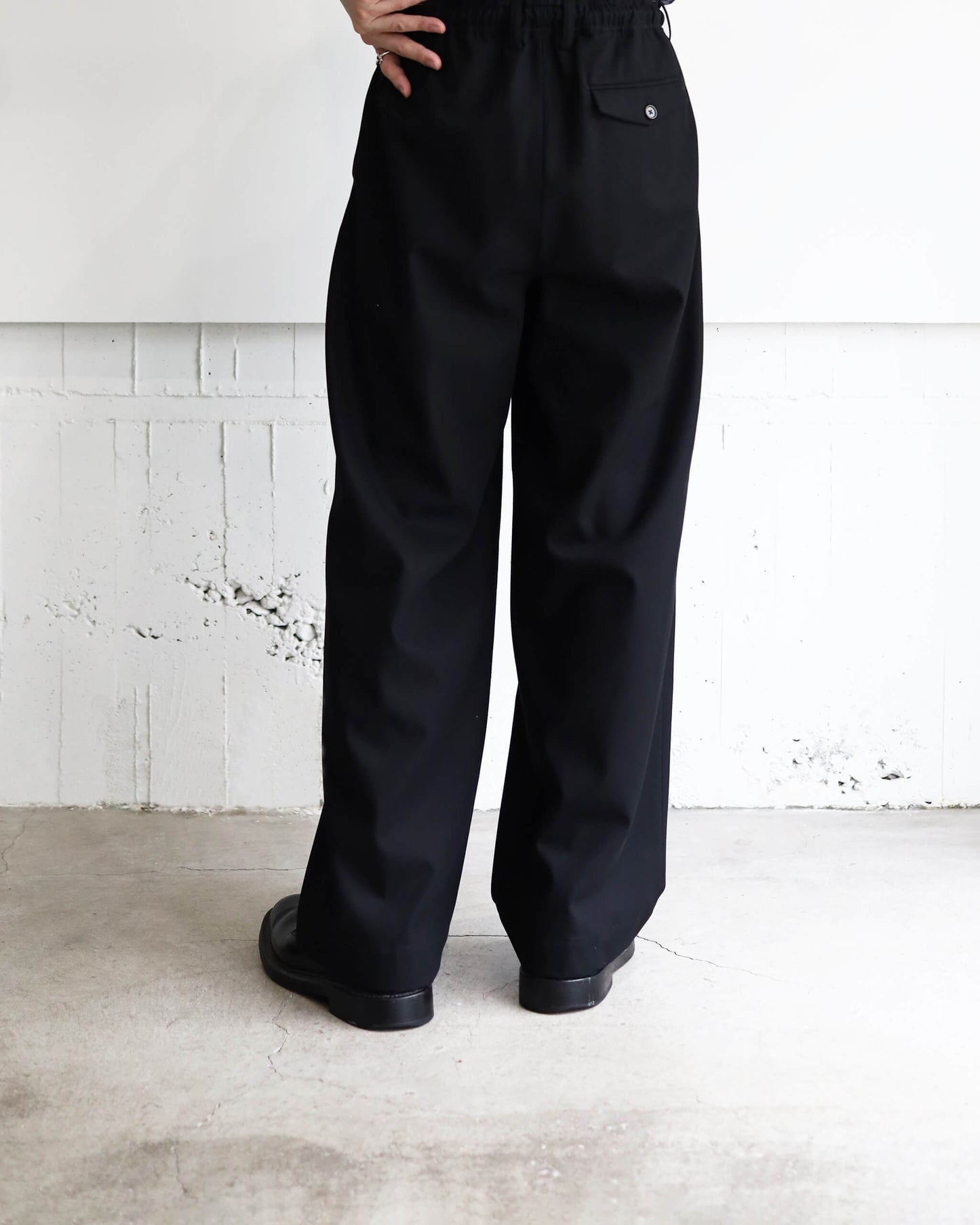 TRIPLE PLEATED EASY TROUSERS ORGANIC COTTON GABARDINE "BLACK"