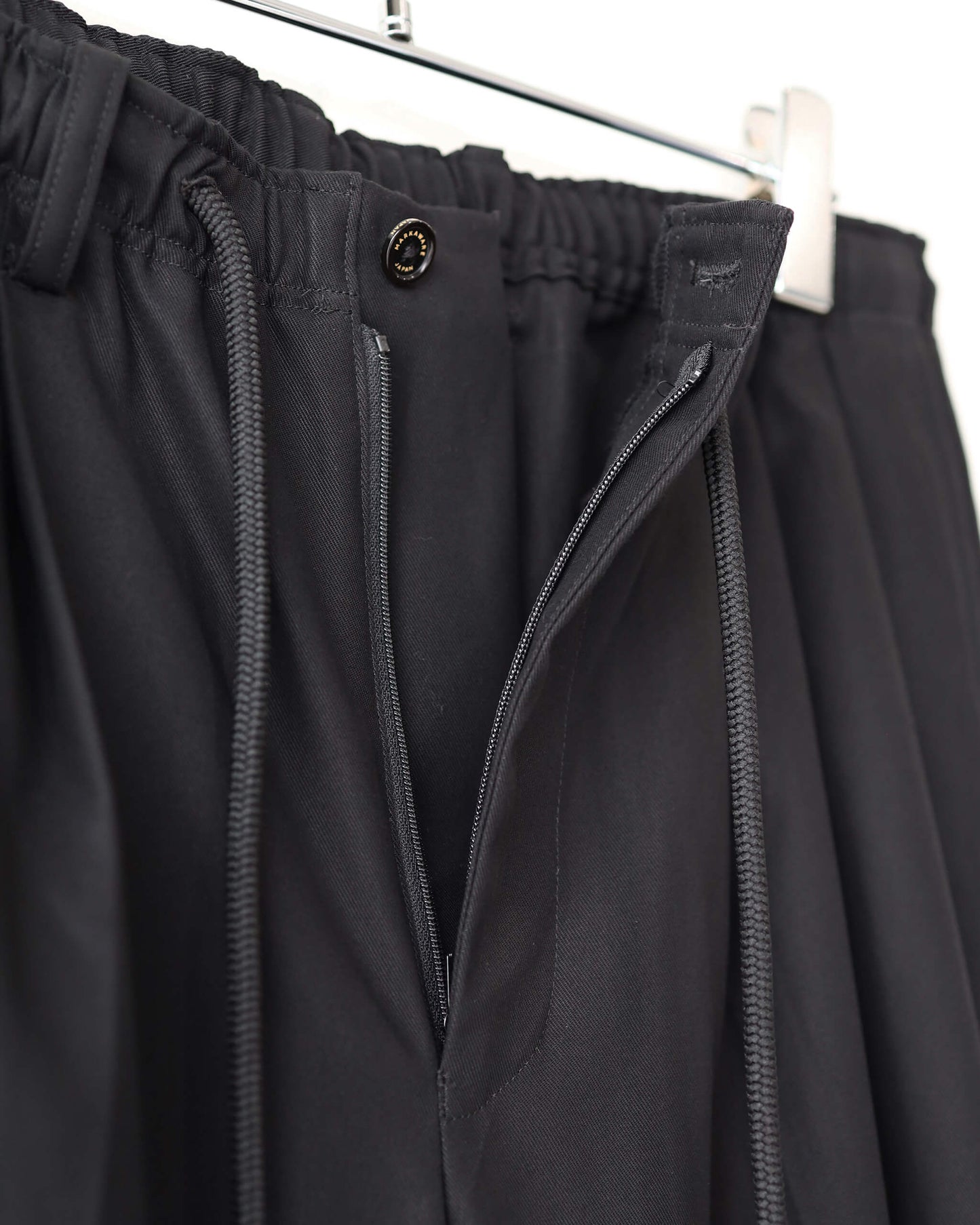 TRIPLE PLEATED EASY TROUSERS ORGANIC COTTON GABARDINE "BLACK"