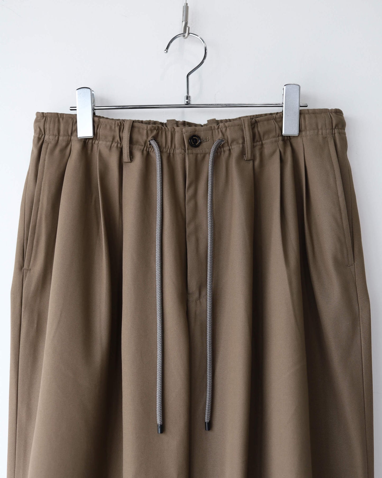 TRIPLE PLEATED EASY TROUSERS ORGANIC COTTON GABARDINE "GRAIGE"