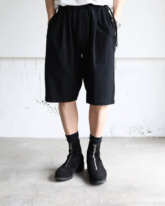 DEEP TUCK-SCN "BLACK"