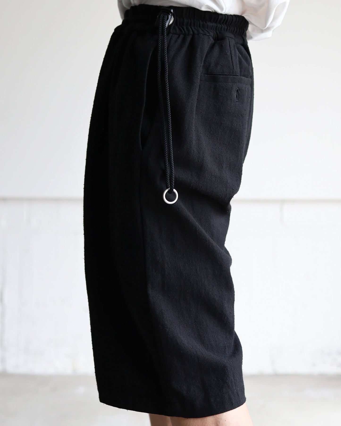 DEEP TUCK-SCN "BLACK"