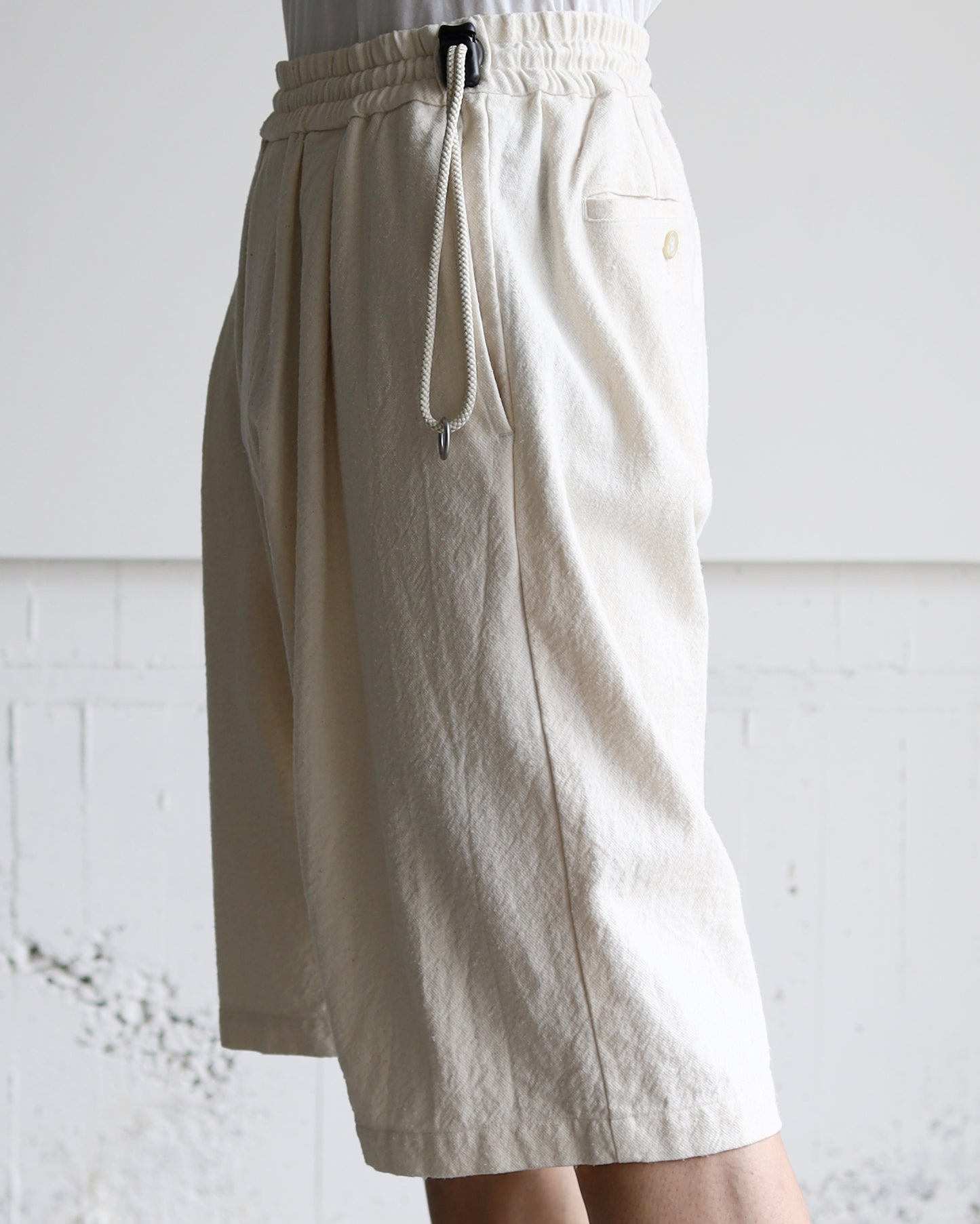 DEEP TUCK-SCN "IVORY"