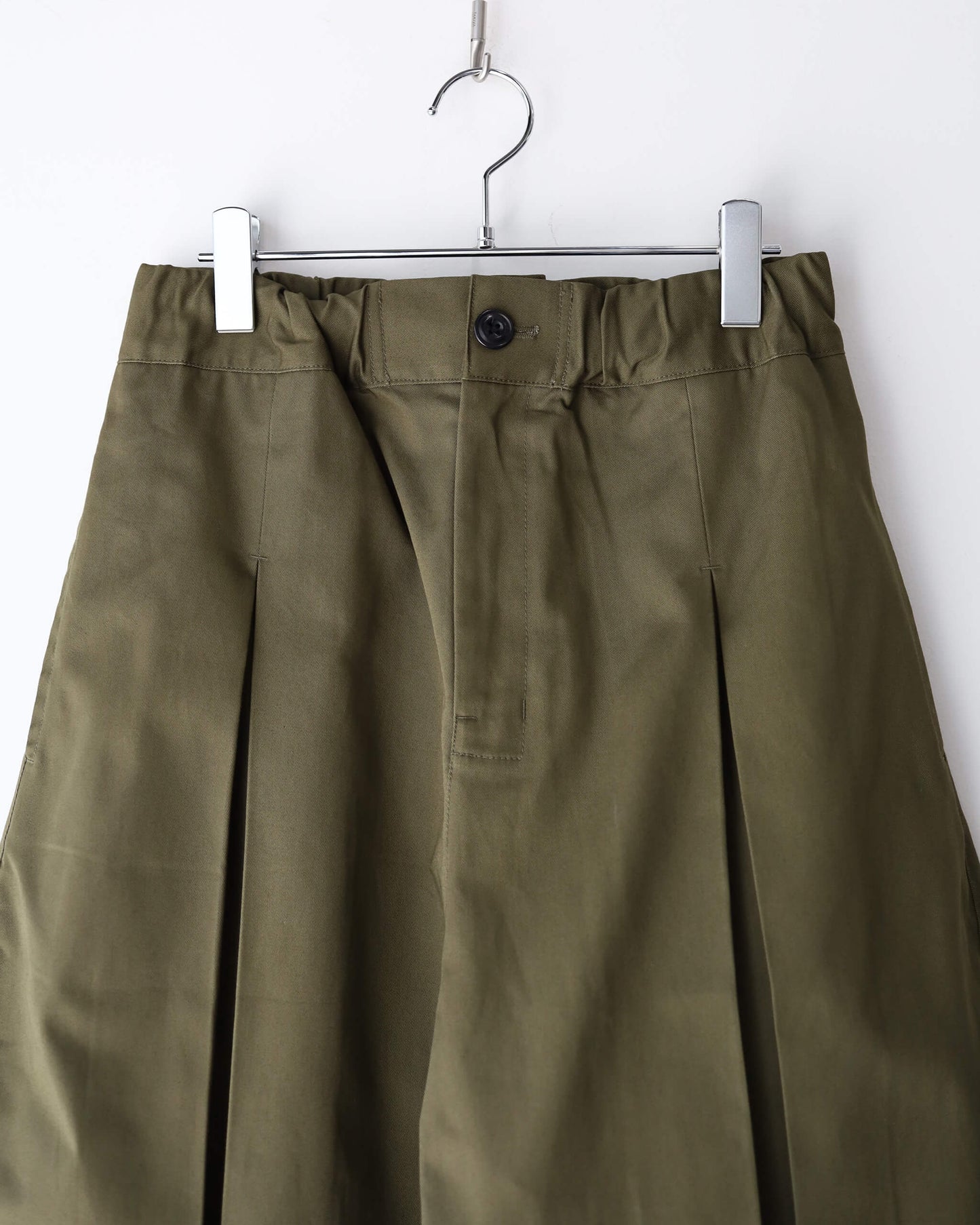 BOX PLEAT TROUSER "KHAKI"