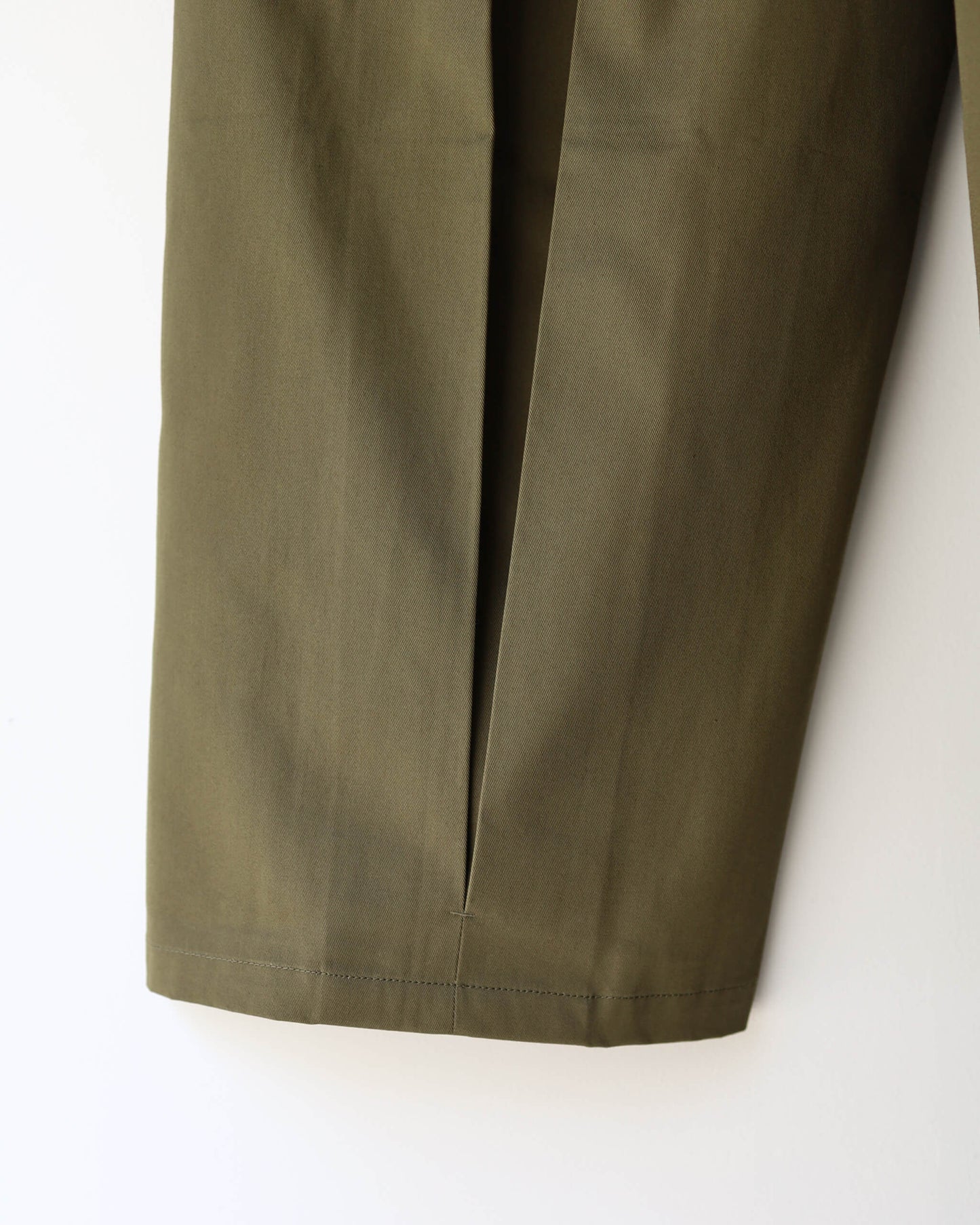 BOX PLEAT TROUSER "KHAKI"